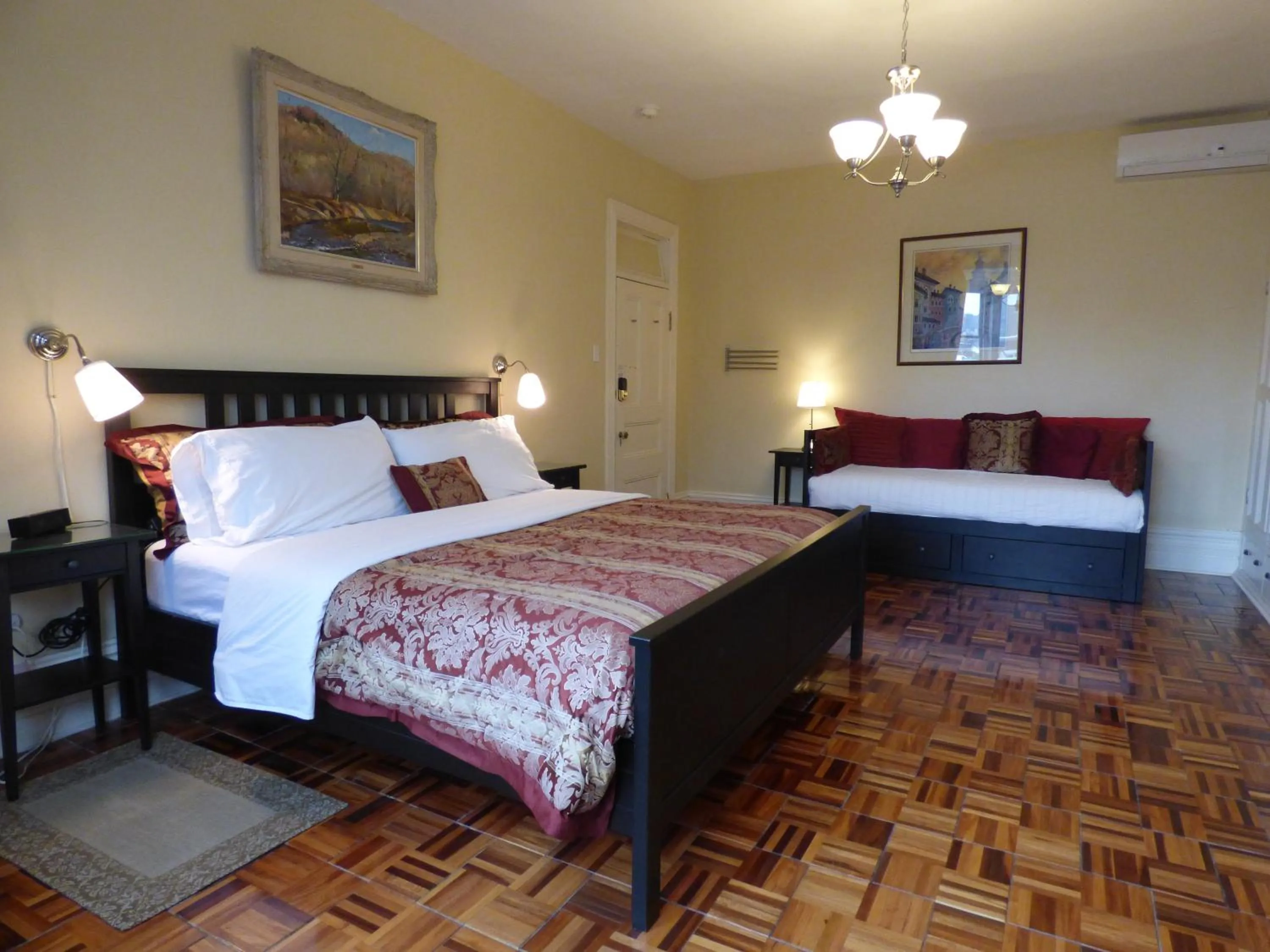 Bedroom, Bed in Gingerbread Manor