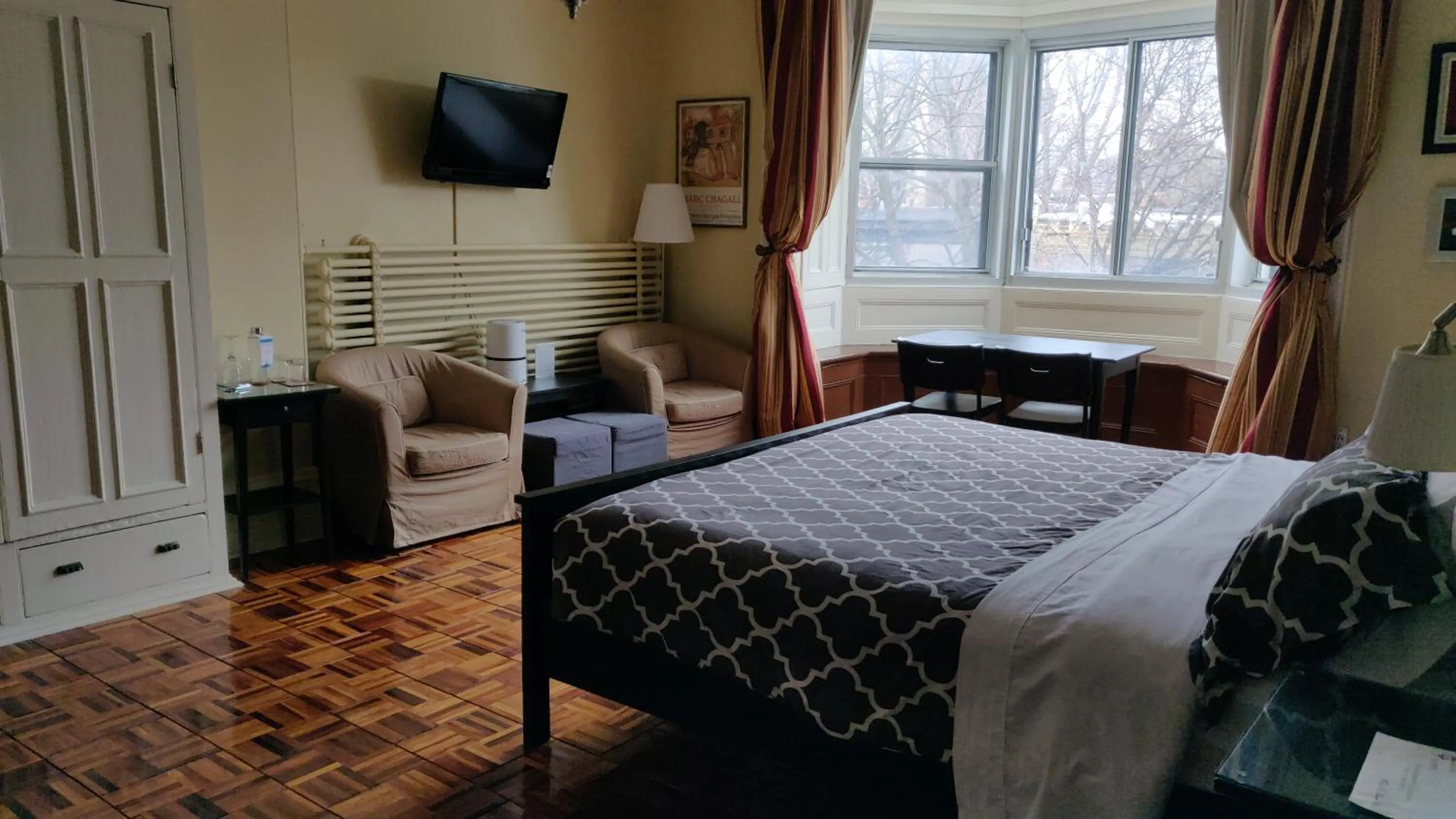 TV and multimedia, Bed in Gingerbread Manor