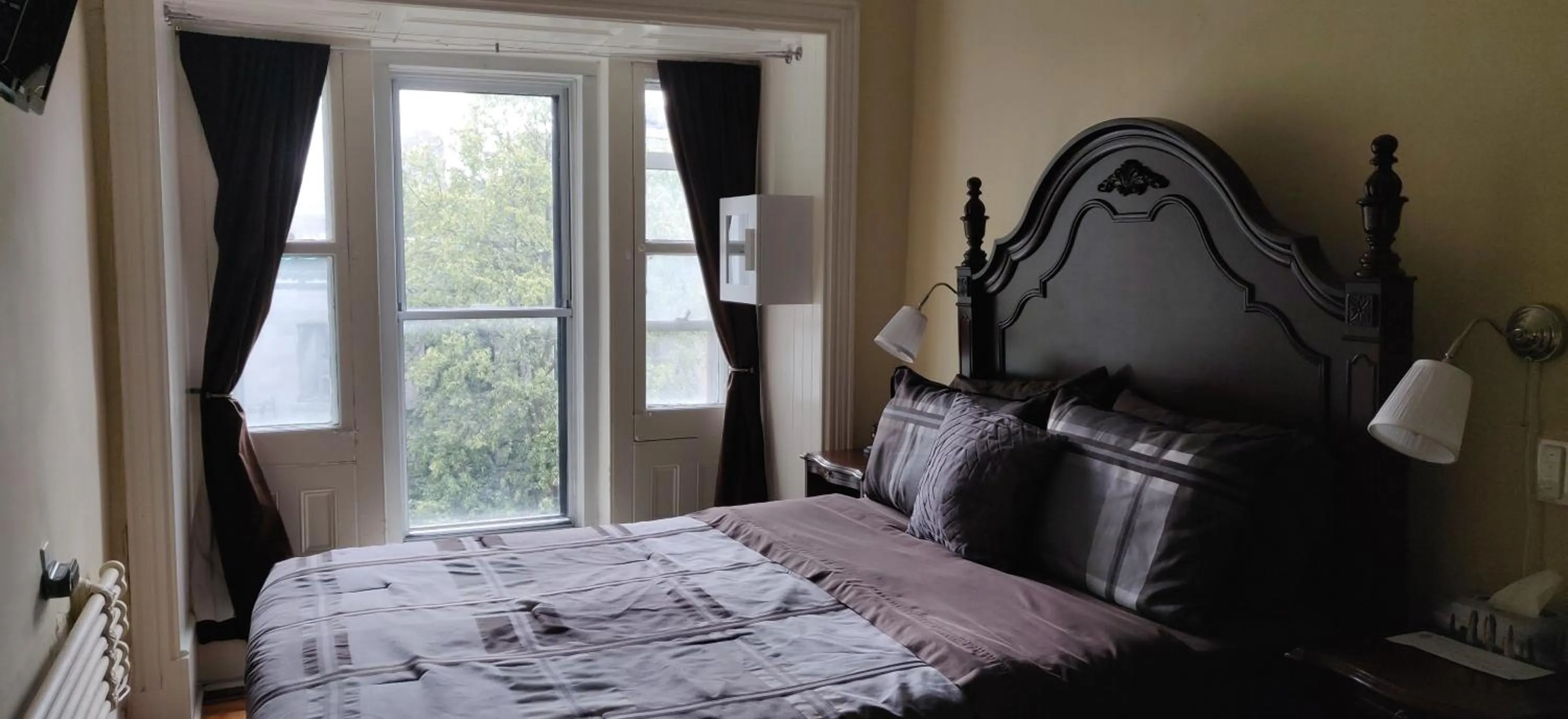 Bedroom, Bed in Gingerbread Manor
