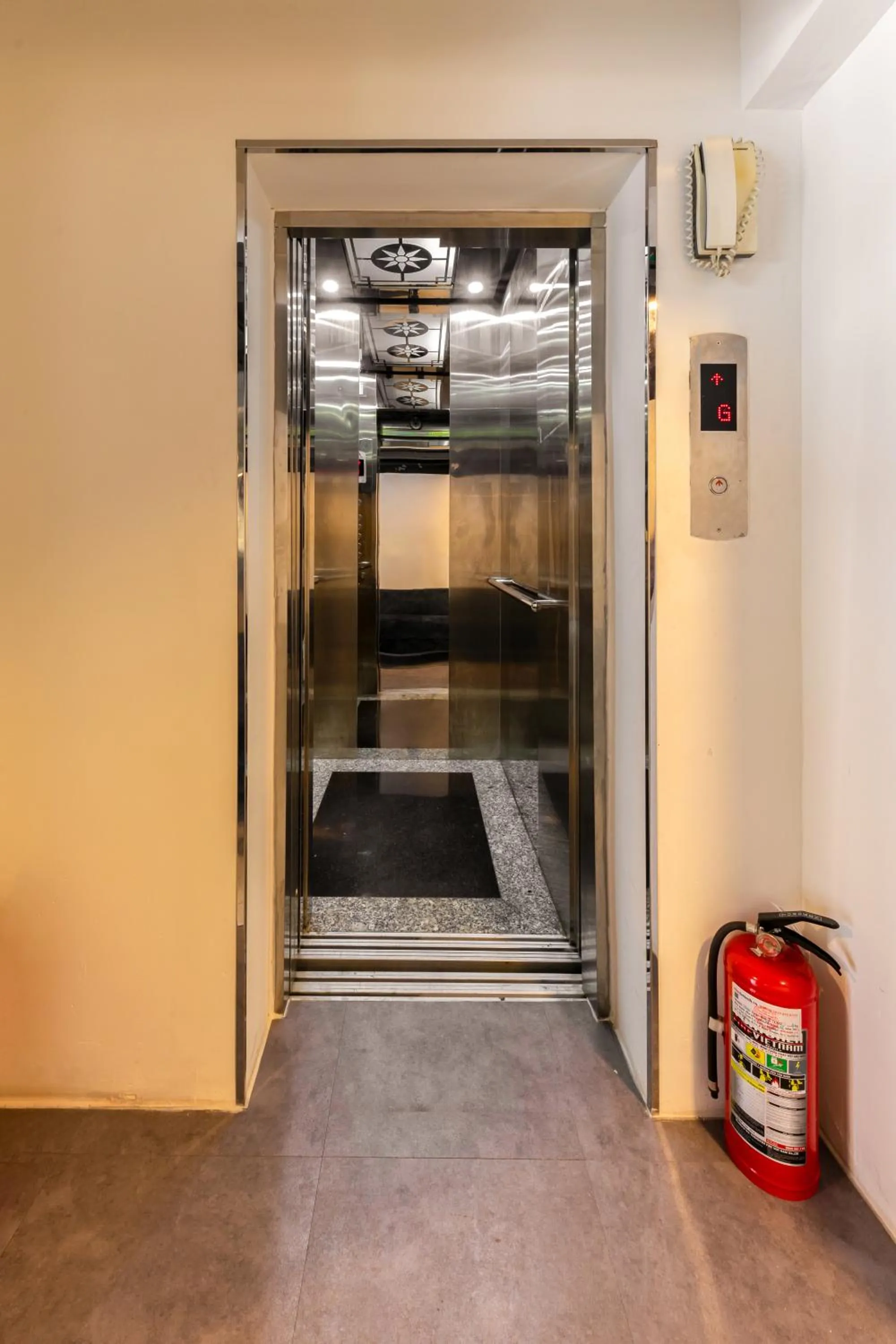 elevator in La Doma en Adagio - Sleep and Heal