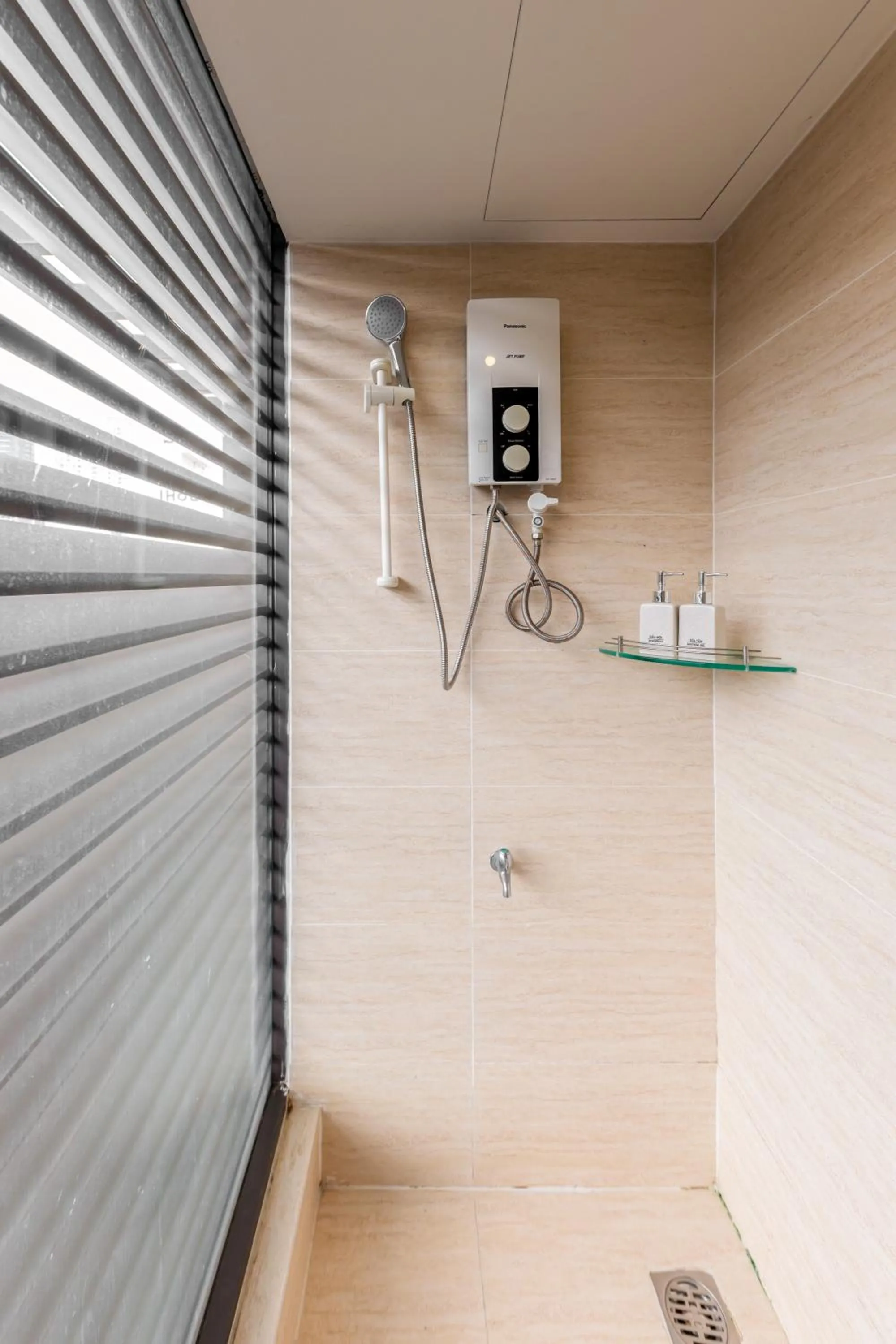 Shower in La Doma en Adagio - Sleep and Heal