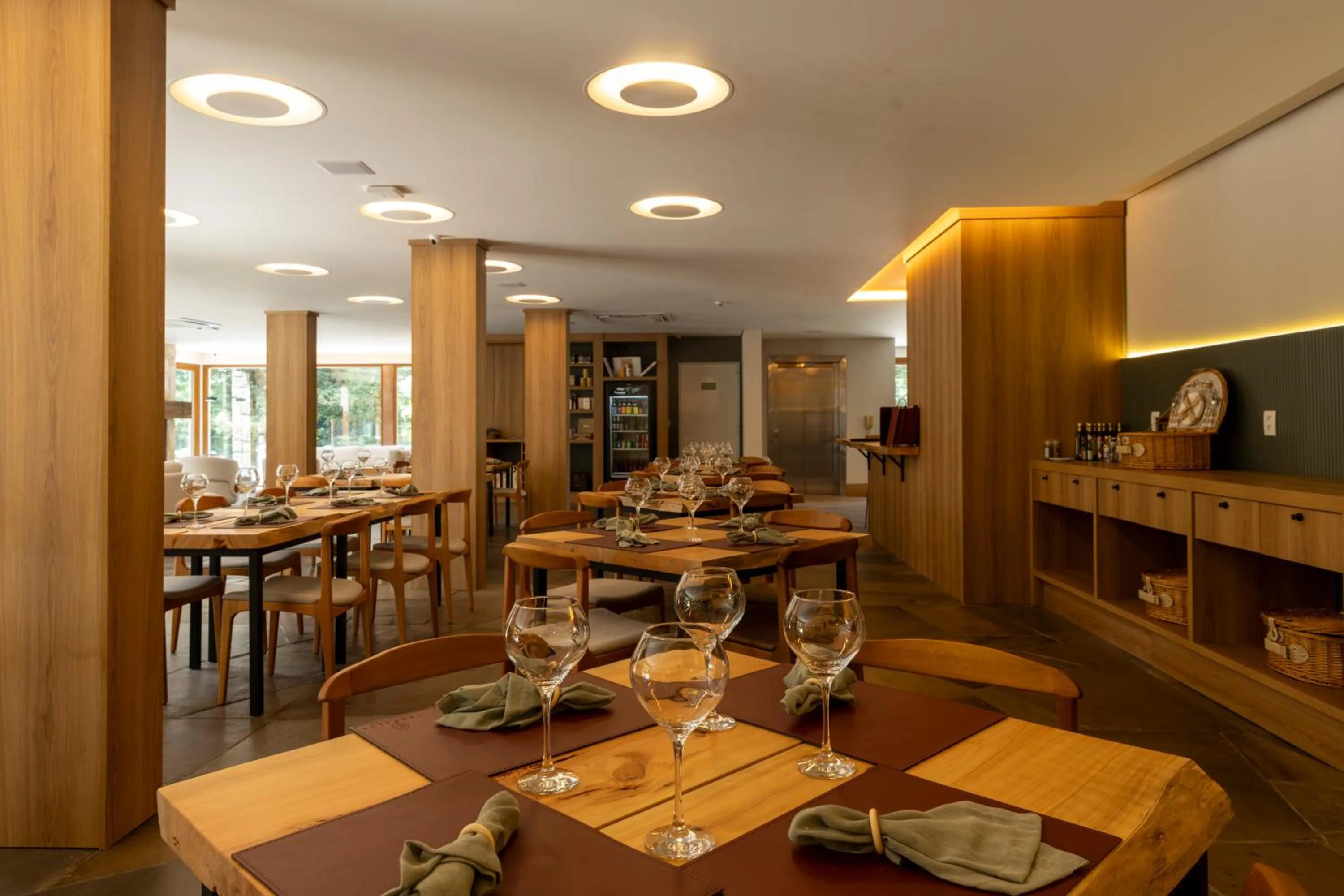 Restaurant/places to eat in Poehma Lago Negro by Livá OFICIAL