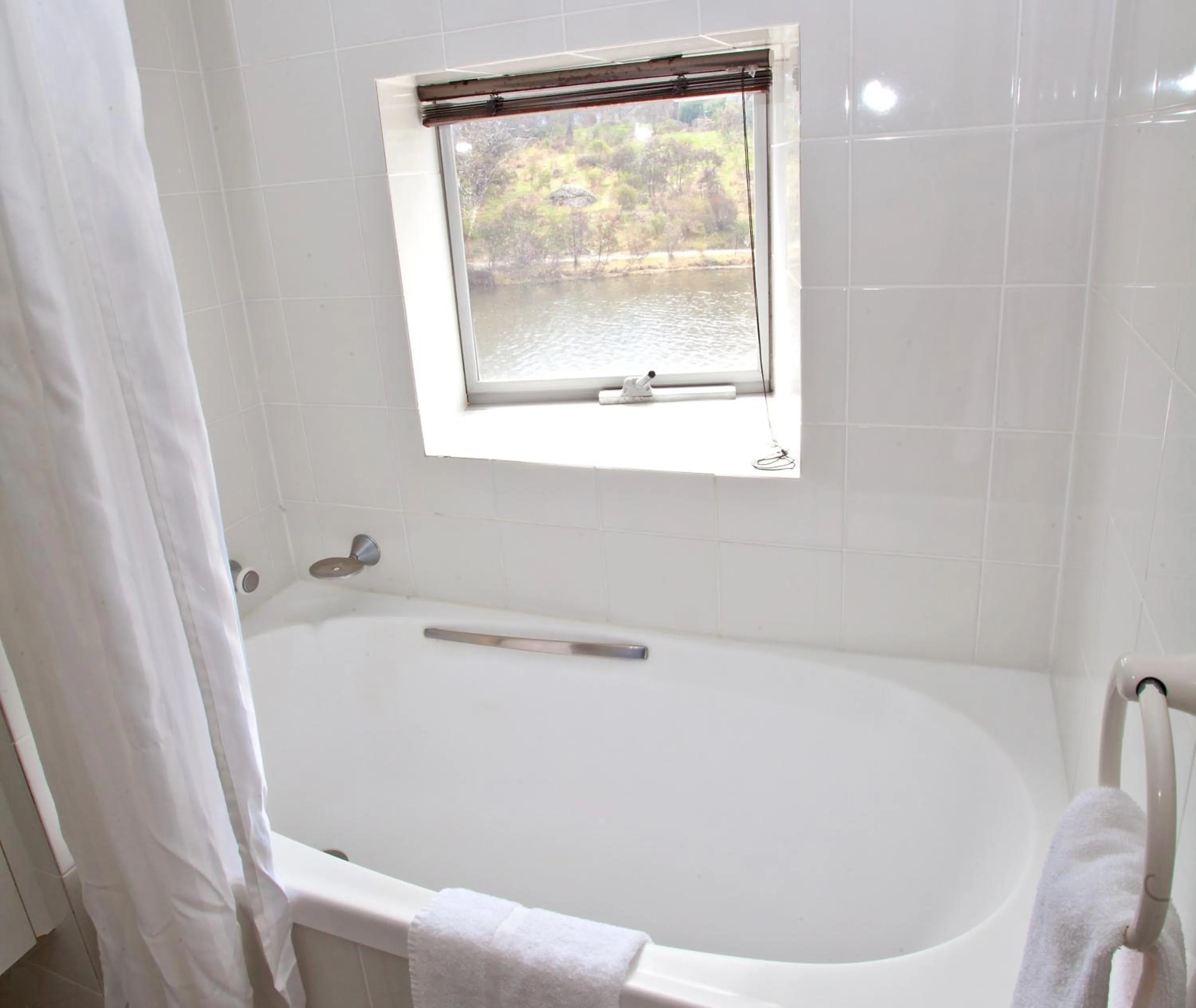 Bathroom in Oaks Lake Crackenback Resort