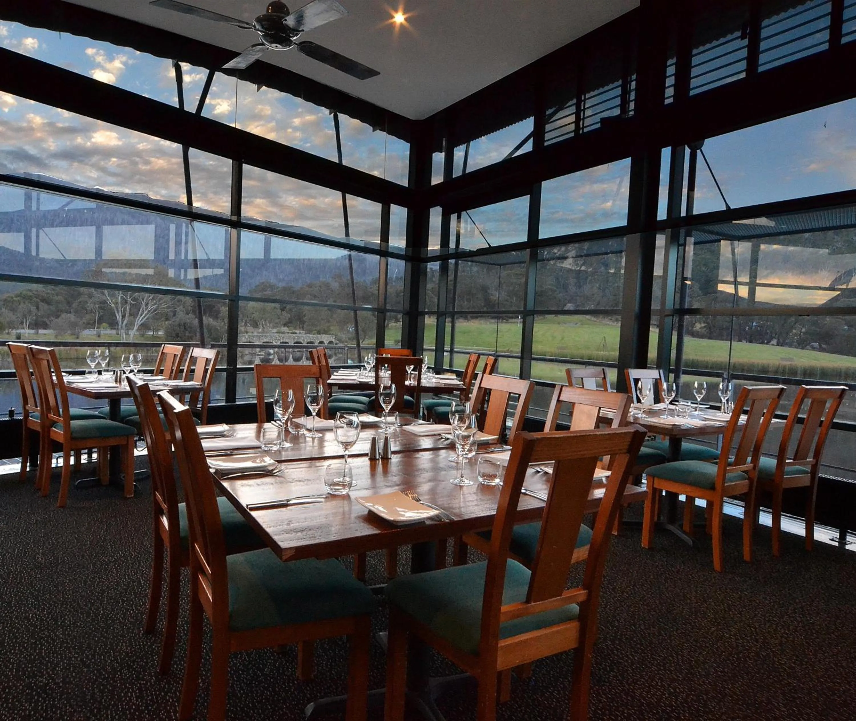 Restaurant/places to eat in Oaks Lake Crackenback Resort