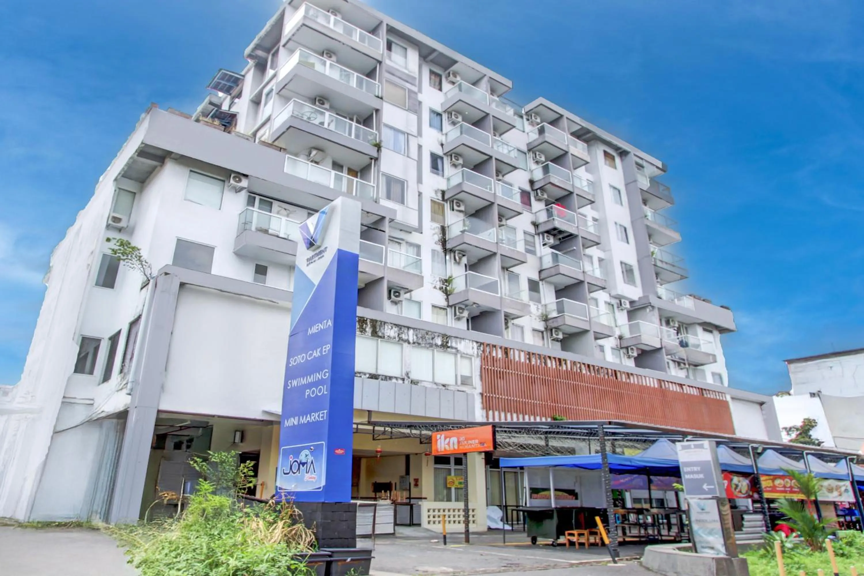 Facade/entrance in Collection O Yogyakarta Near Tugu Jogja Formerly Vivo Aparment