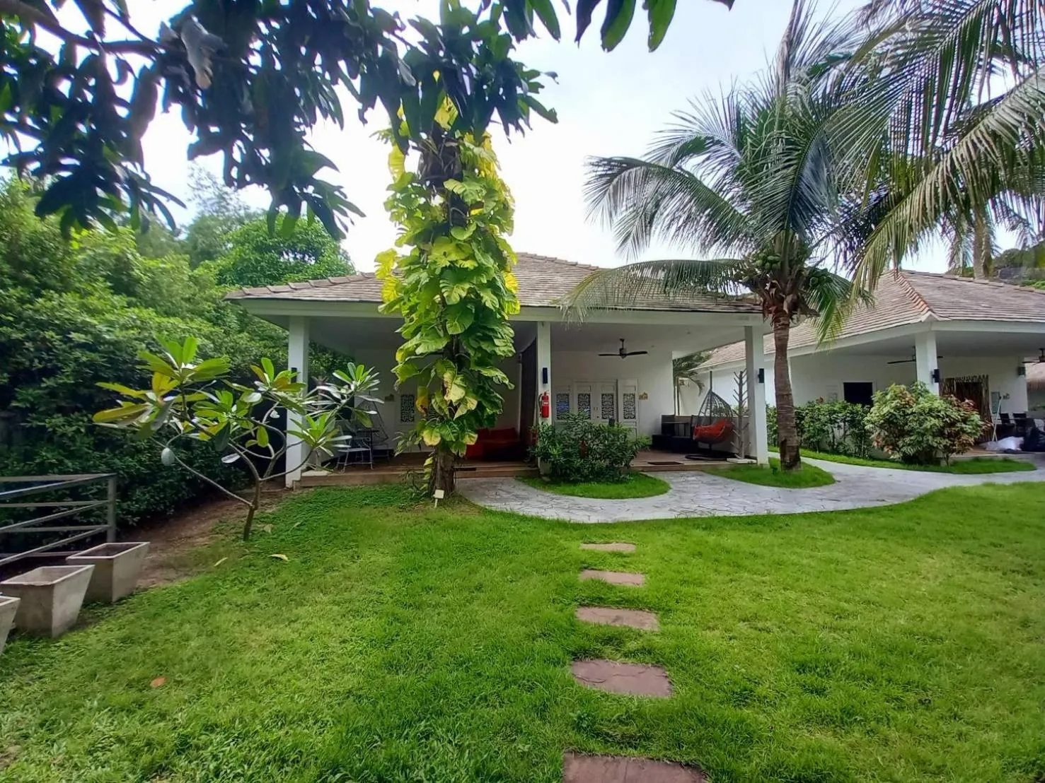 Property building in Sanae Beach Hua Hin