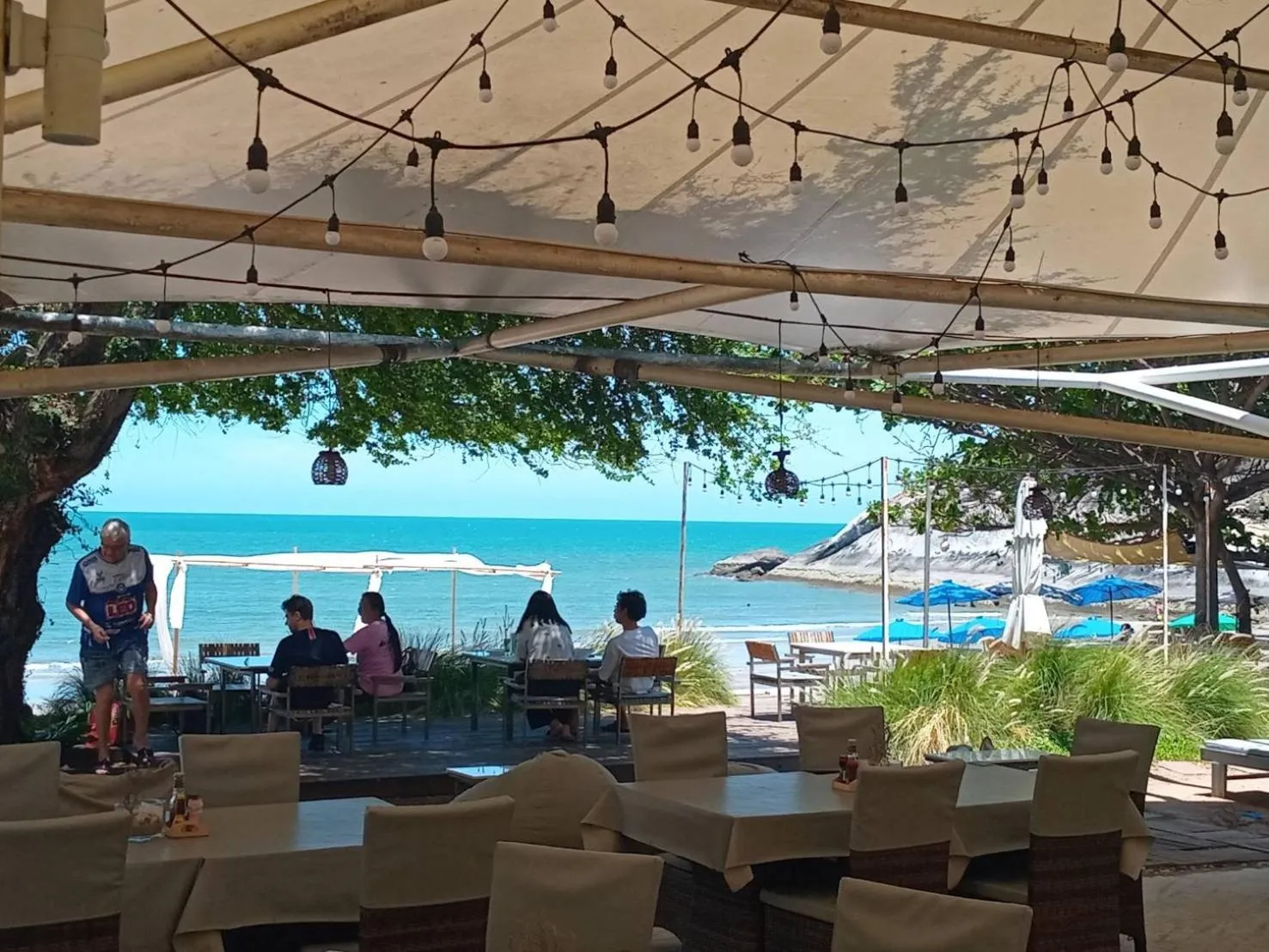 Restaurant/places to eat in Sanae Beach Hua Hin