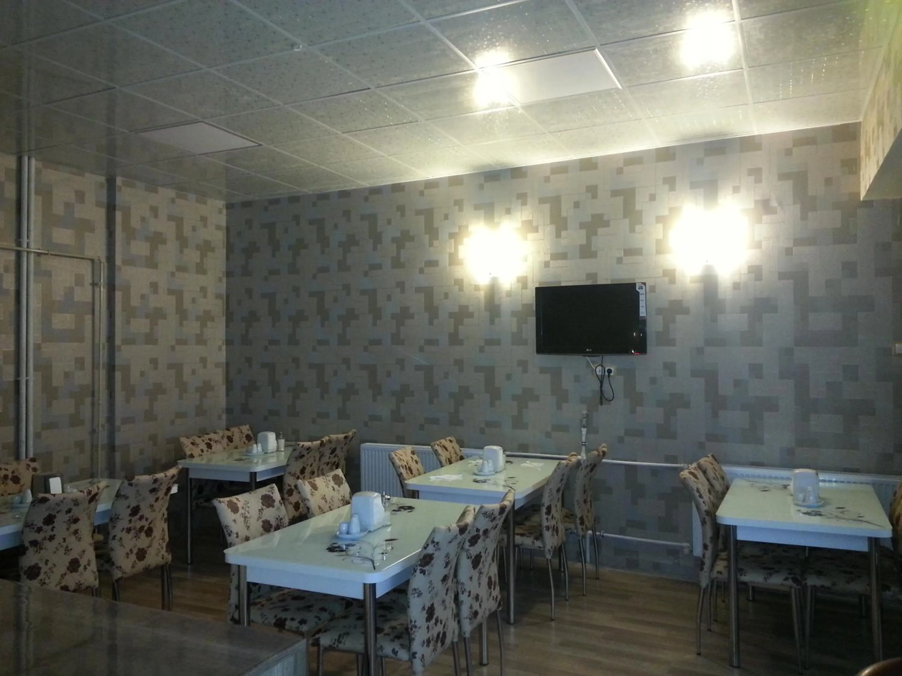 Communal kitchen in Hotel Kervansaray