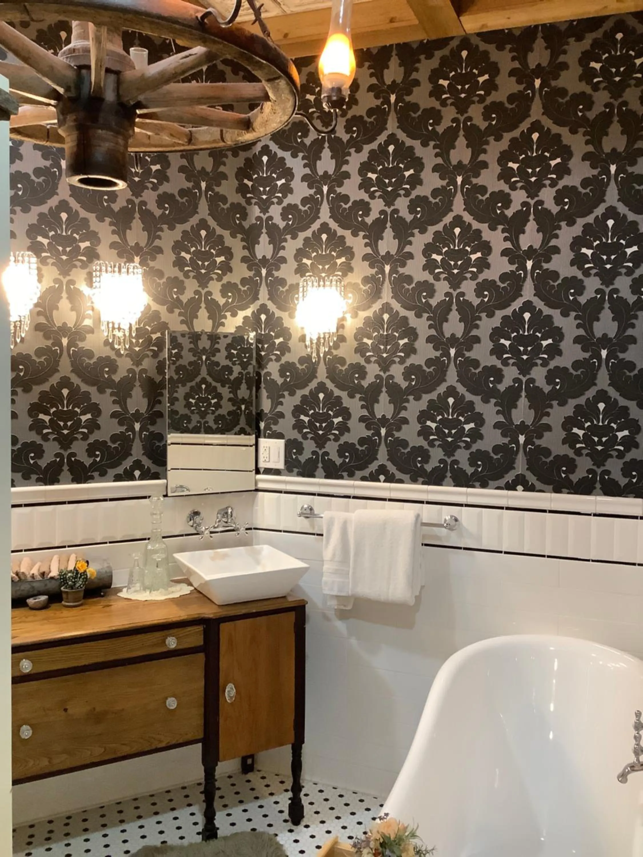 Bathroom in BarDew Valley Inn