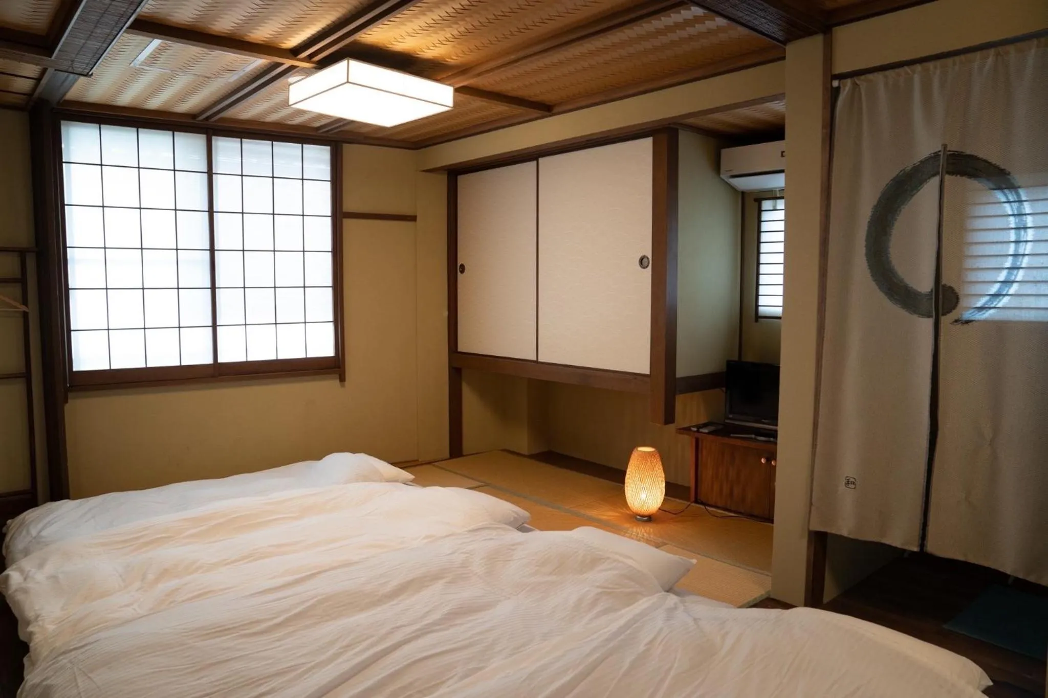 Bed in Kyo no Yado Sangen Ninenzaka