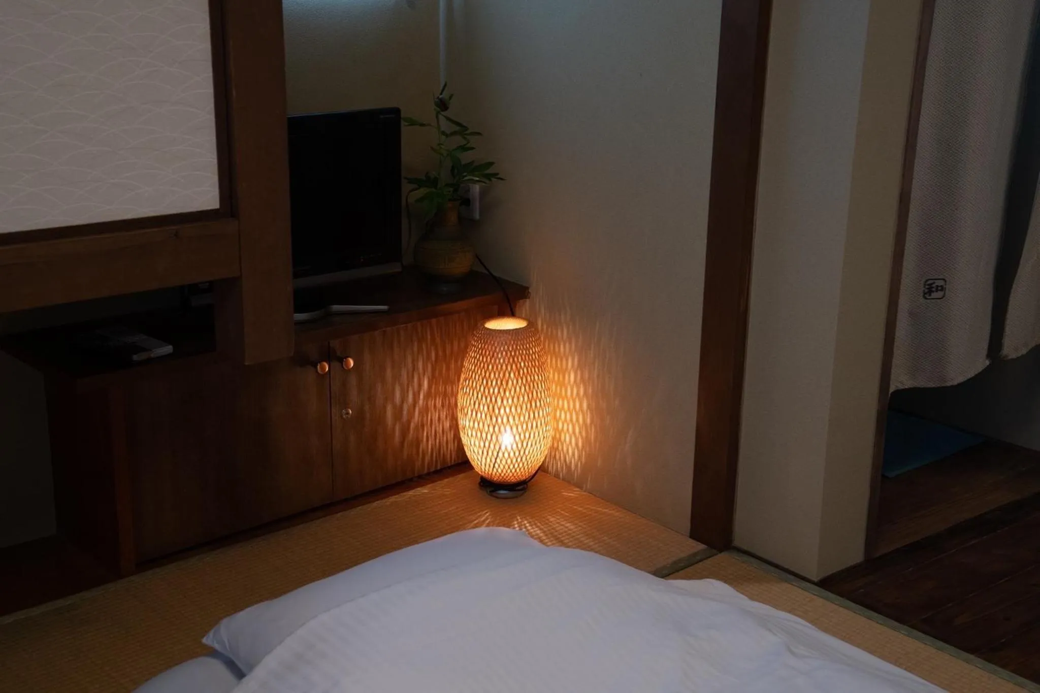 Photo of the whole room, Bed in Kyo no Yado Sangen Ninenzaka