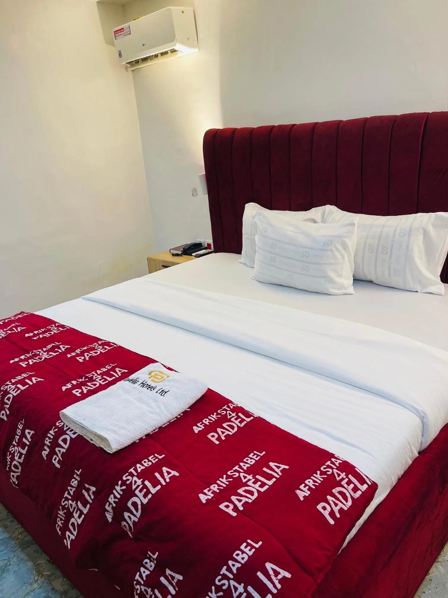 Bed in Hotel Padelia Apartment Airport Road Lagos