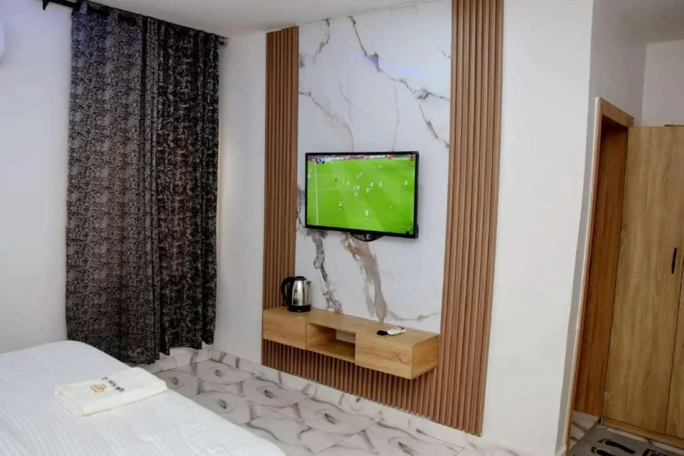 Communal lounge/ TV room, Bed in Hotel Padelia Apartment Airport Road Lagos