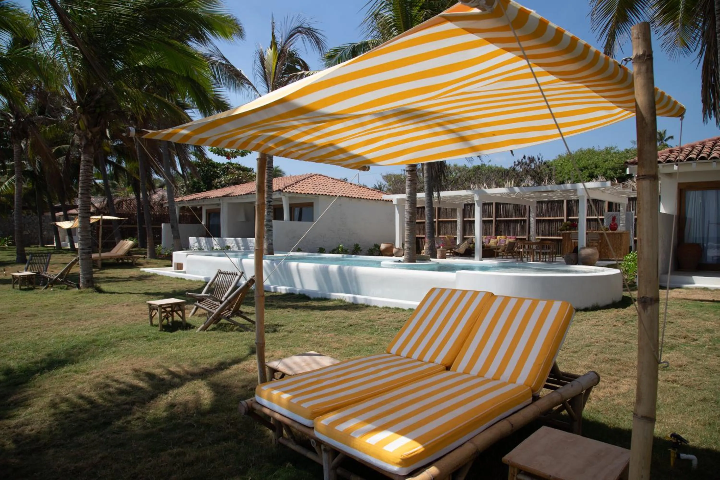 Swimming pool in Hotel Pomelo