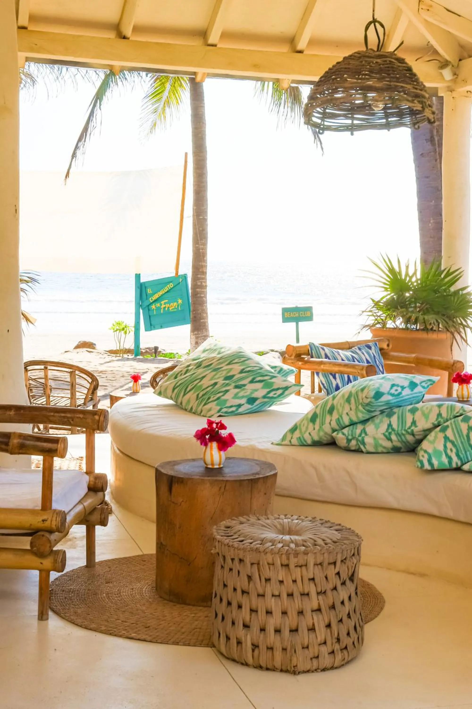 Restaurant/places to eat, Bed in Hotel Pomelo