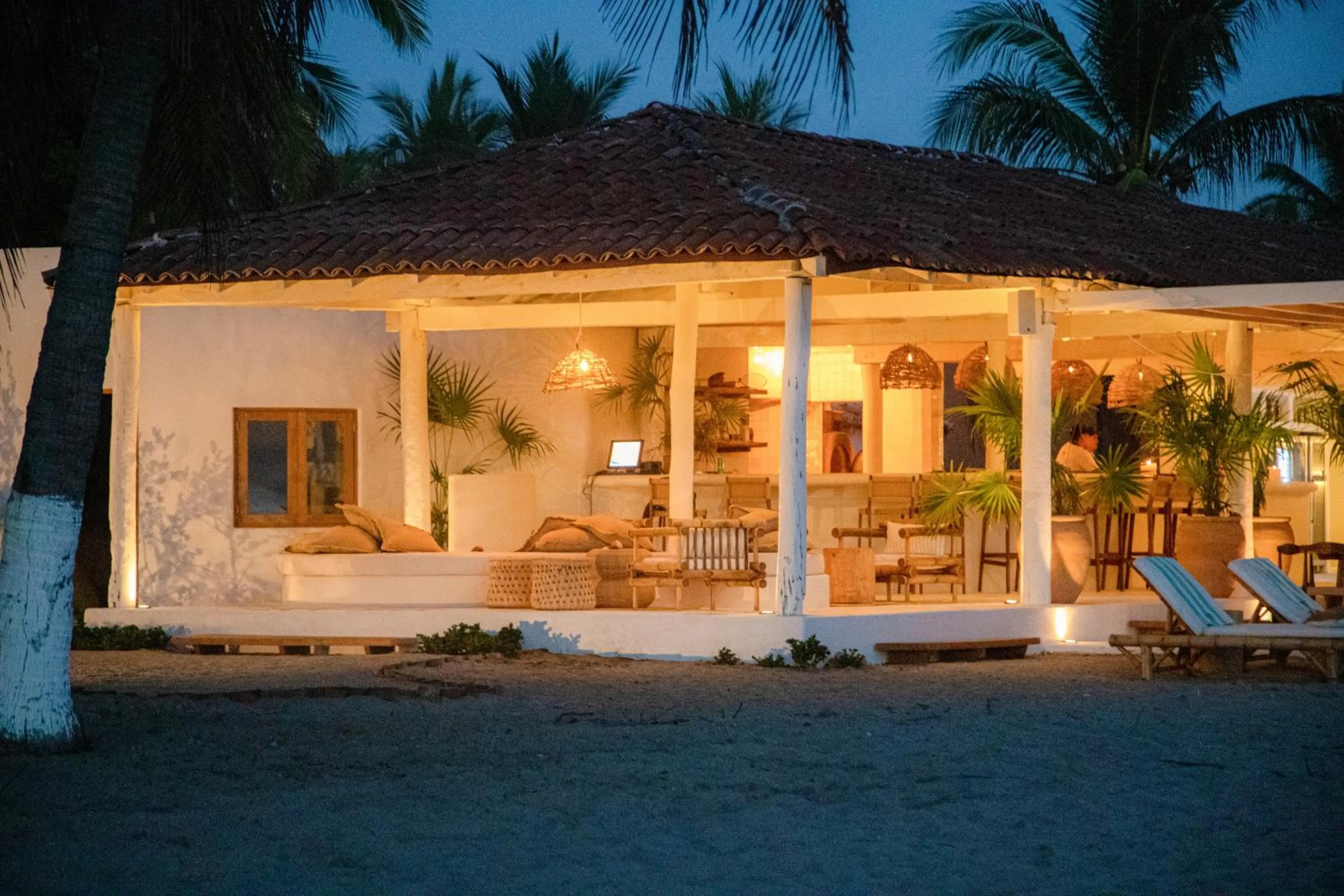 Restaurant/places to eat in Hotel Pomelo