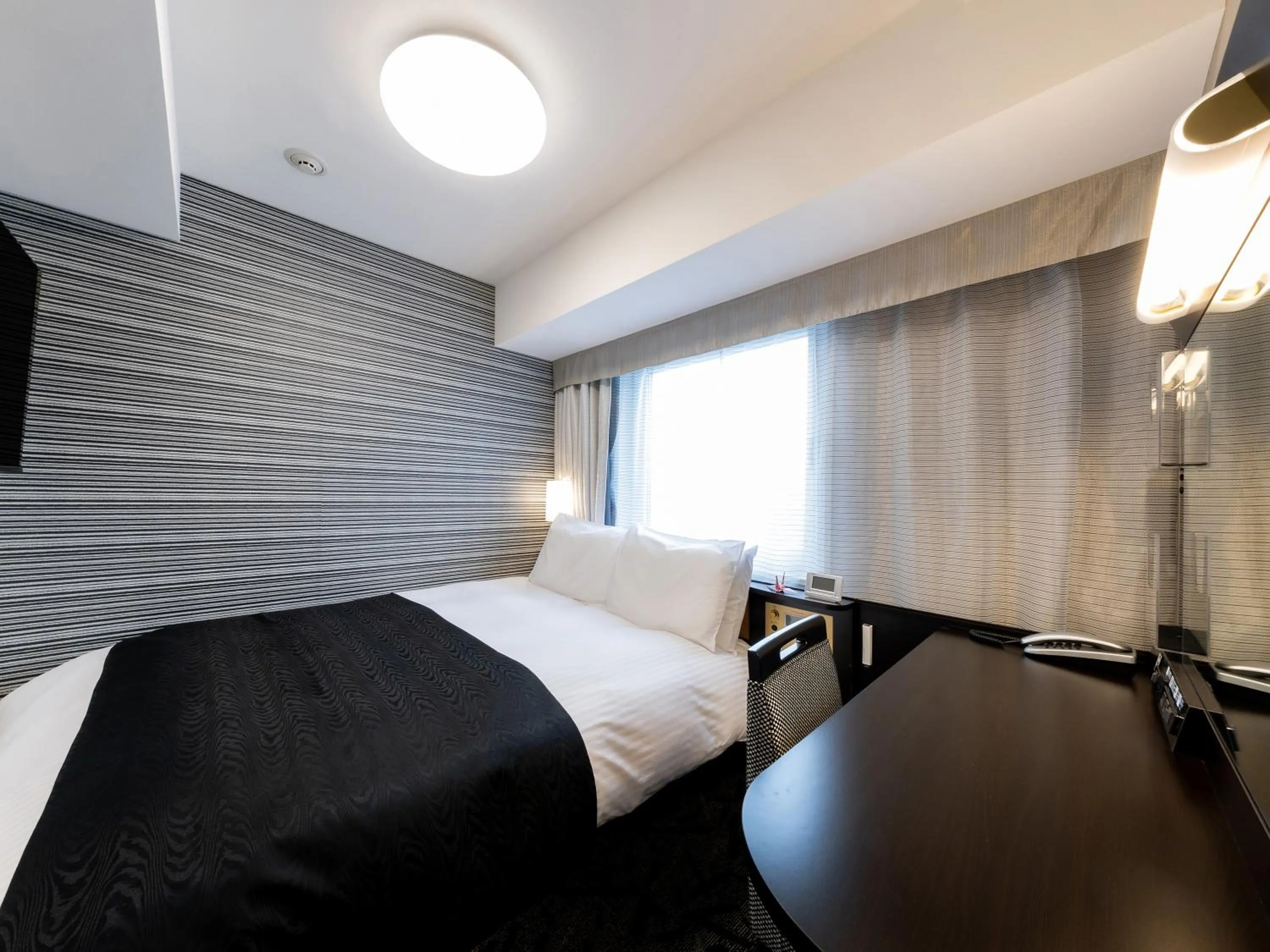 Photo of the whole room, Bed in APA Hotel Omori Ekimae Higashi