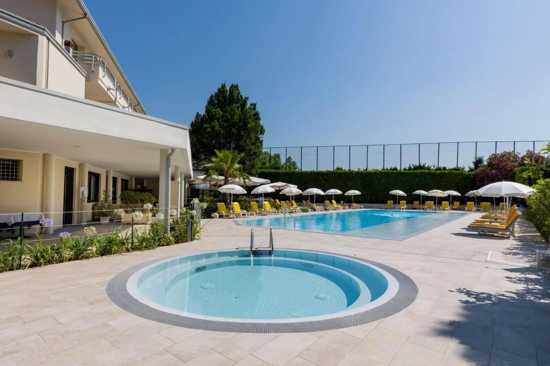 Swimming pool in Hotel Du Parc