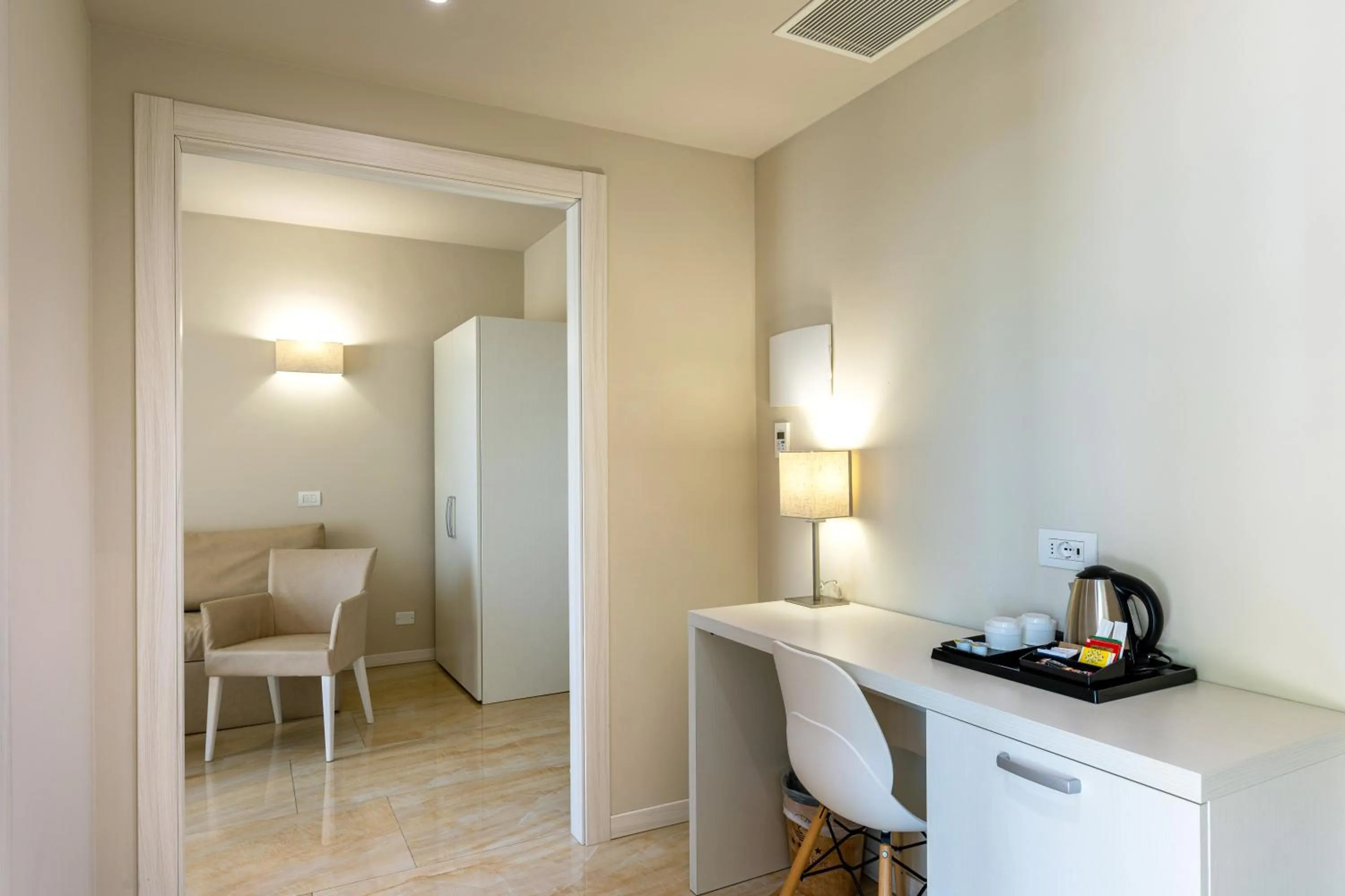 Coffee/tea facilities in Hotel Du Parc