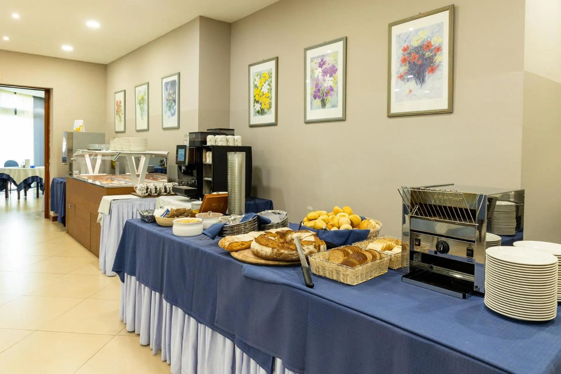 Buffet breakfast in Hotel Du Parc