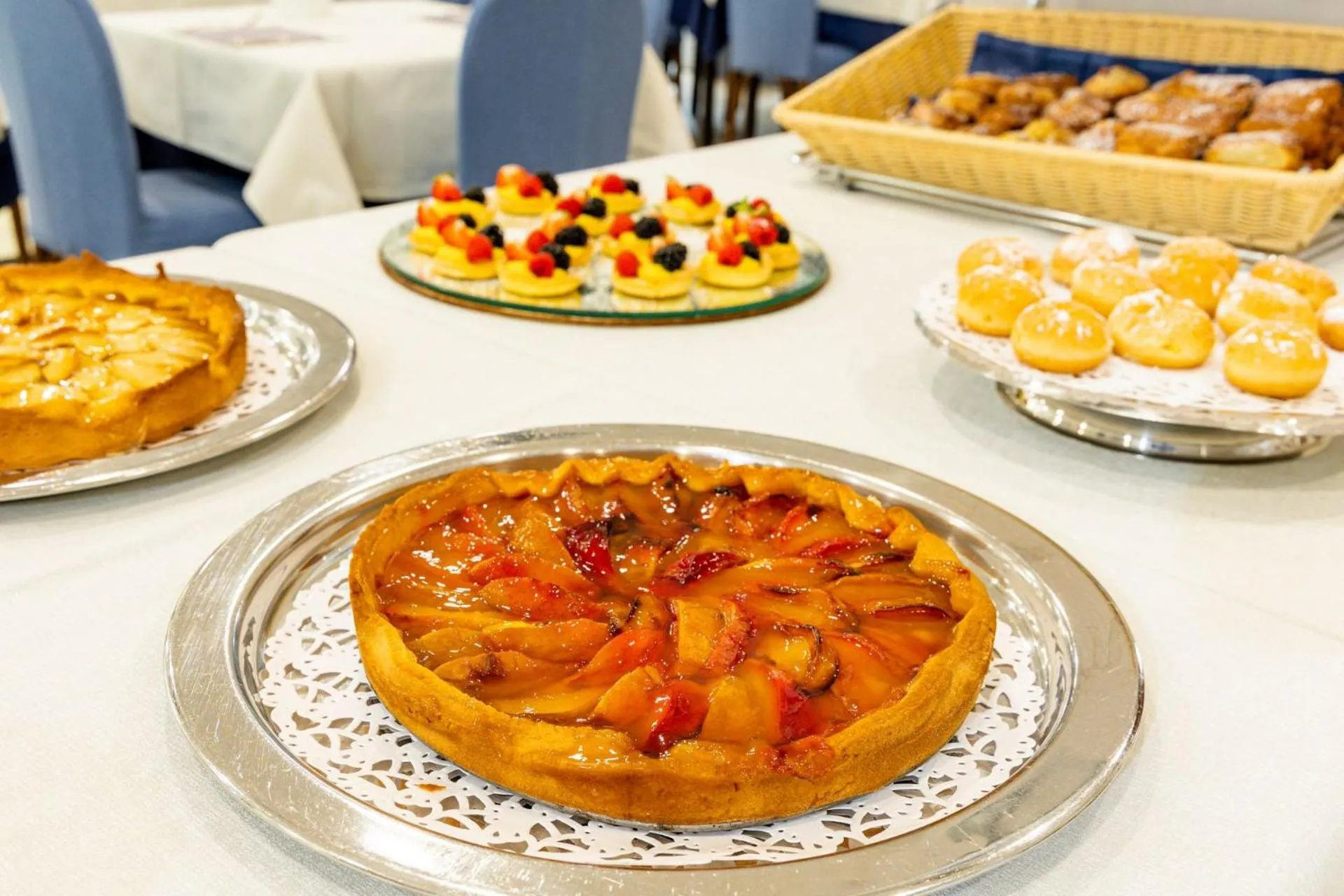 Buffet breakfast in Hotel Du Parc