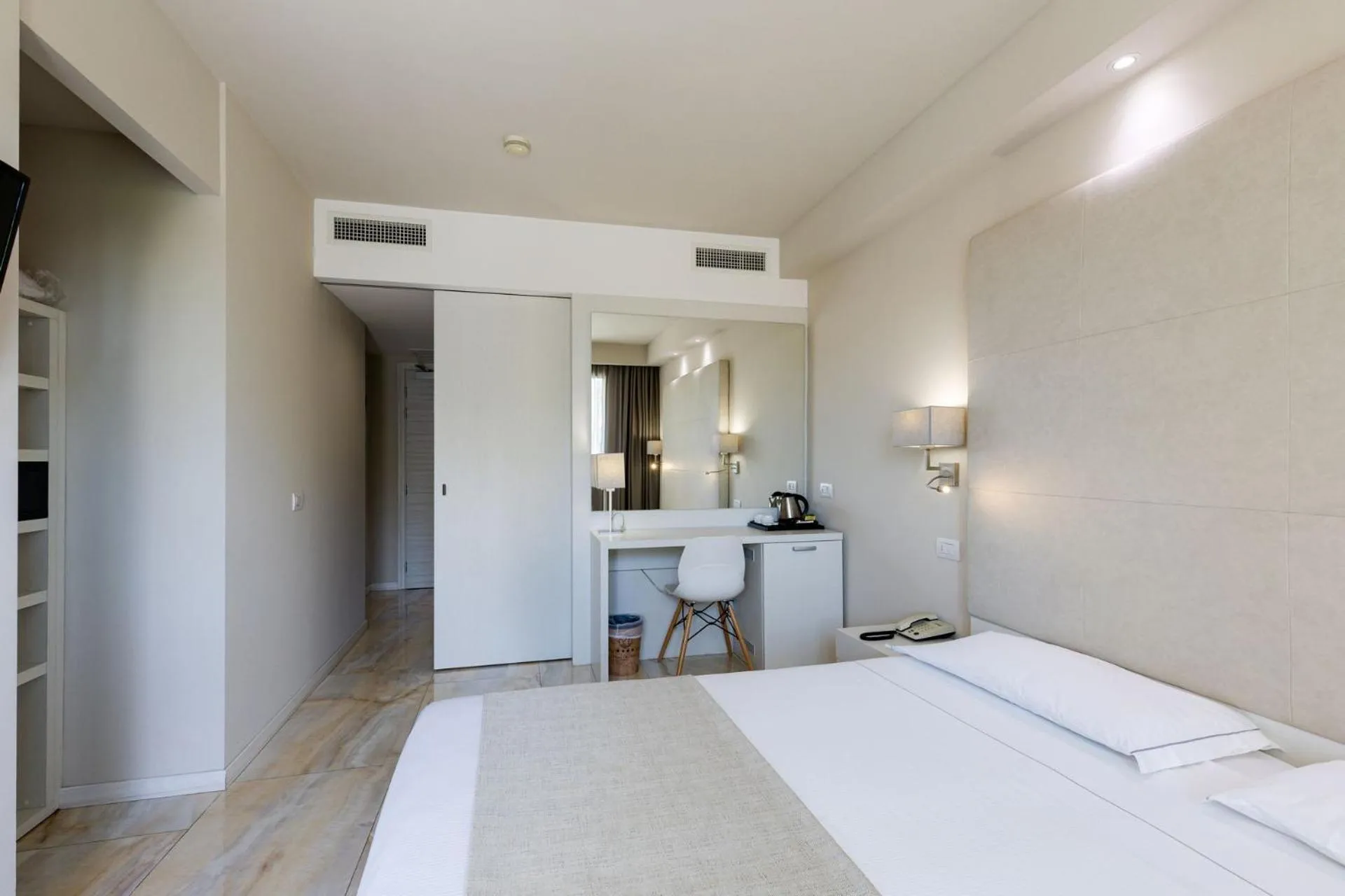 Bedroom, Bed in Hotel Du Parc