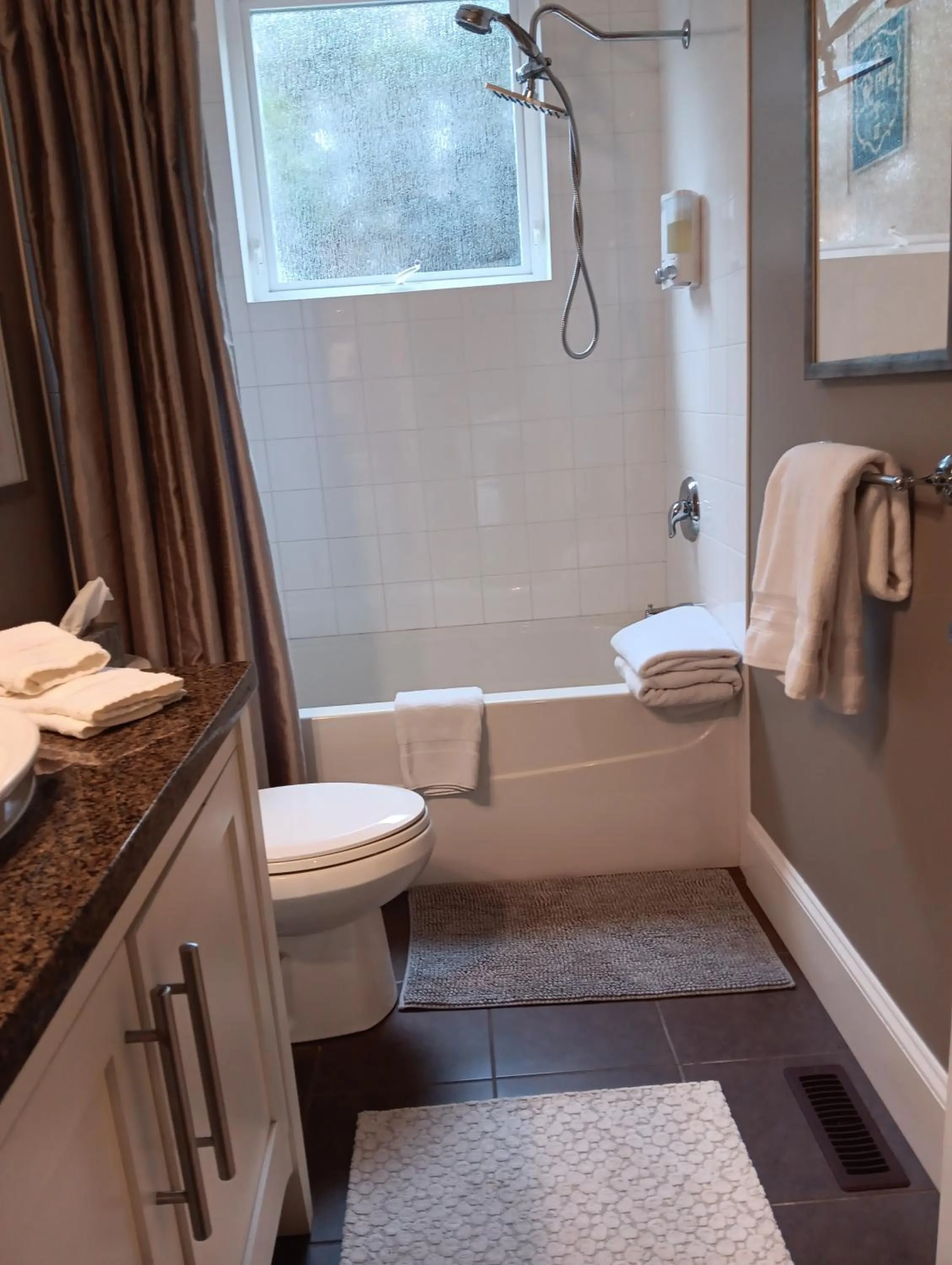 Bathroom in Sand and Salt Bed & Breakfast