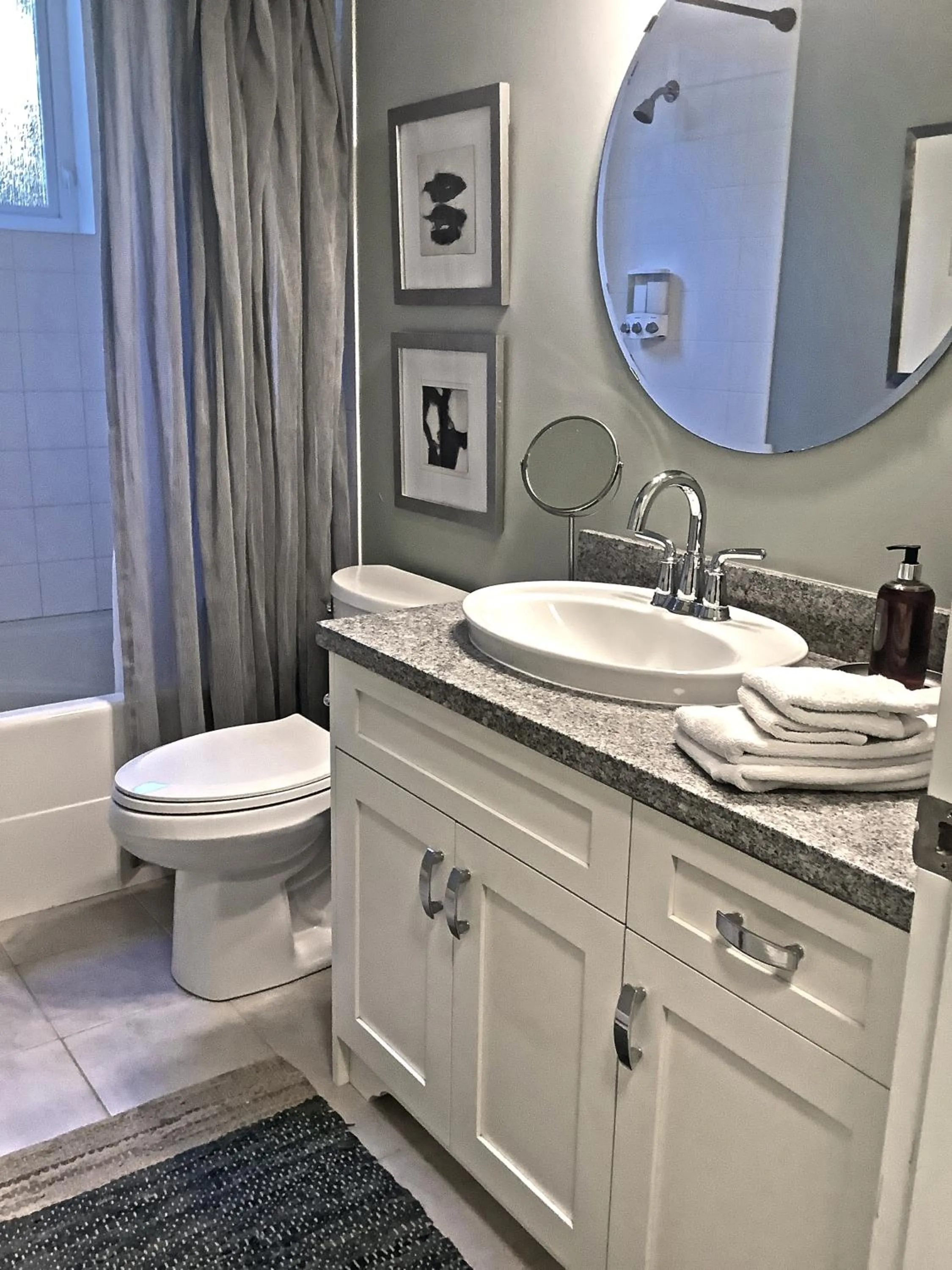 Shower in Sand and Salt Bed & Breakfast