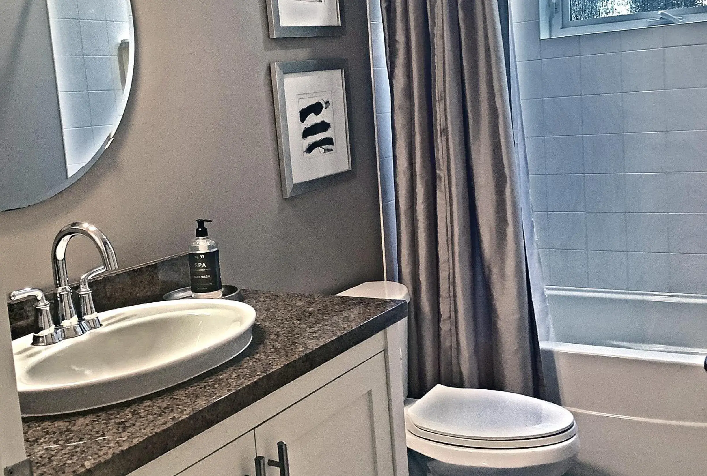 Deluxe Queen Room in Sand and Salt Bed & Breakfast Deluxe Queen Room in Sand and Salt Bed & Breakfast