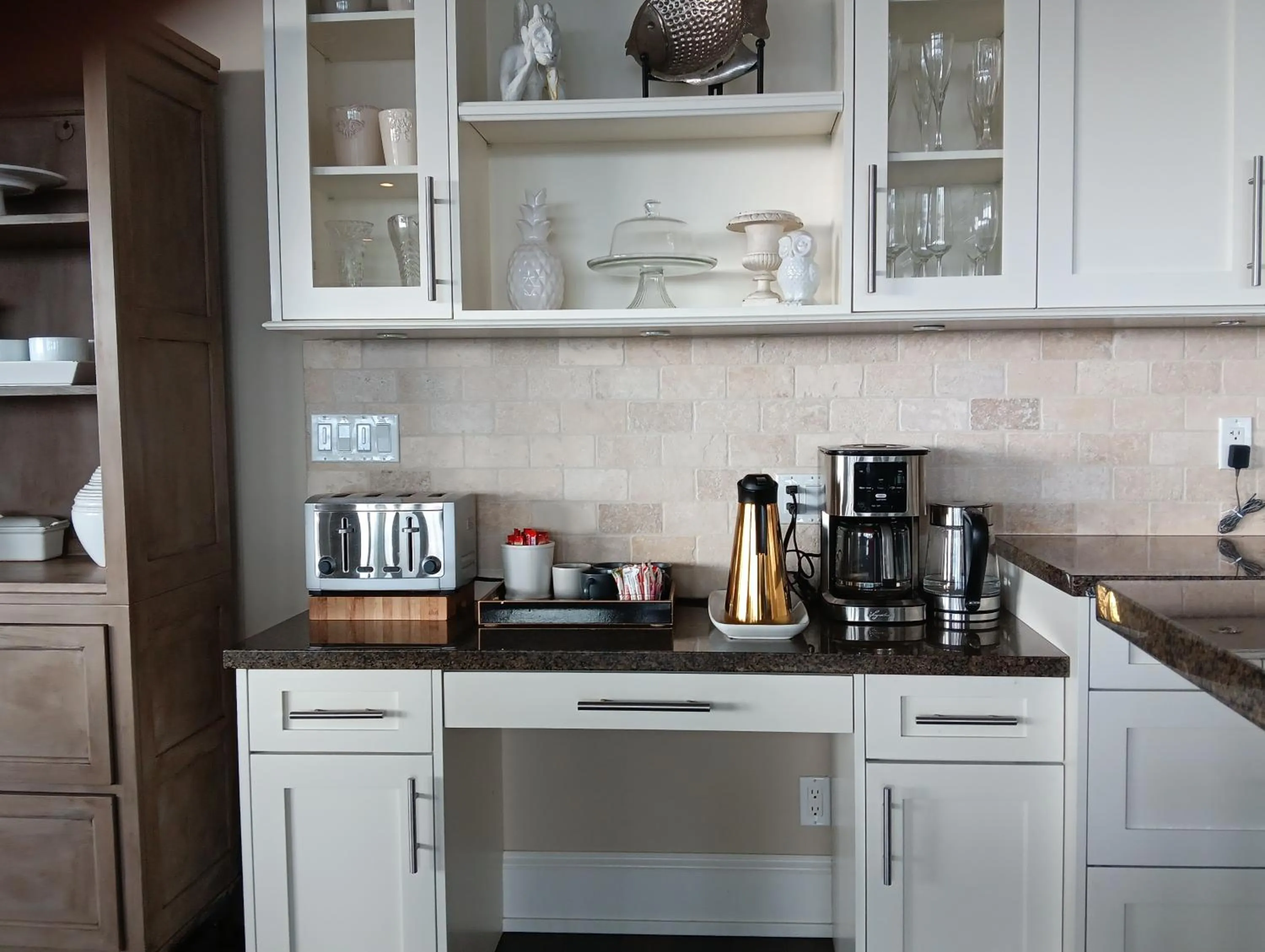 Coffee/tea facilities in Sand and Salt Bed & Breakfast