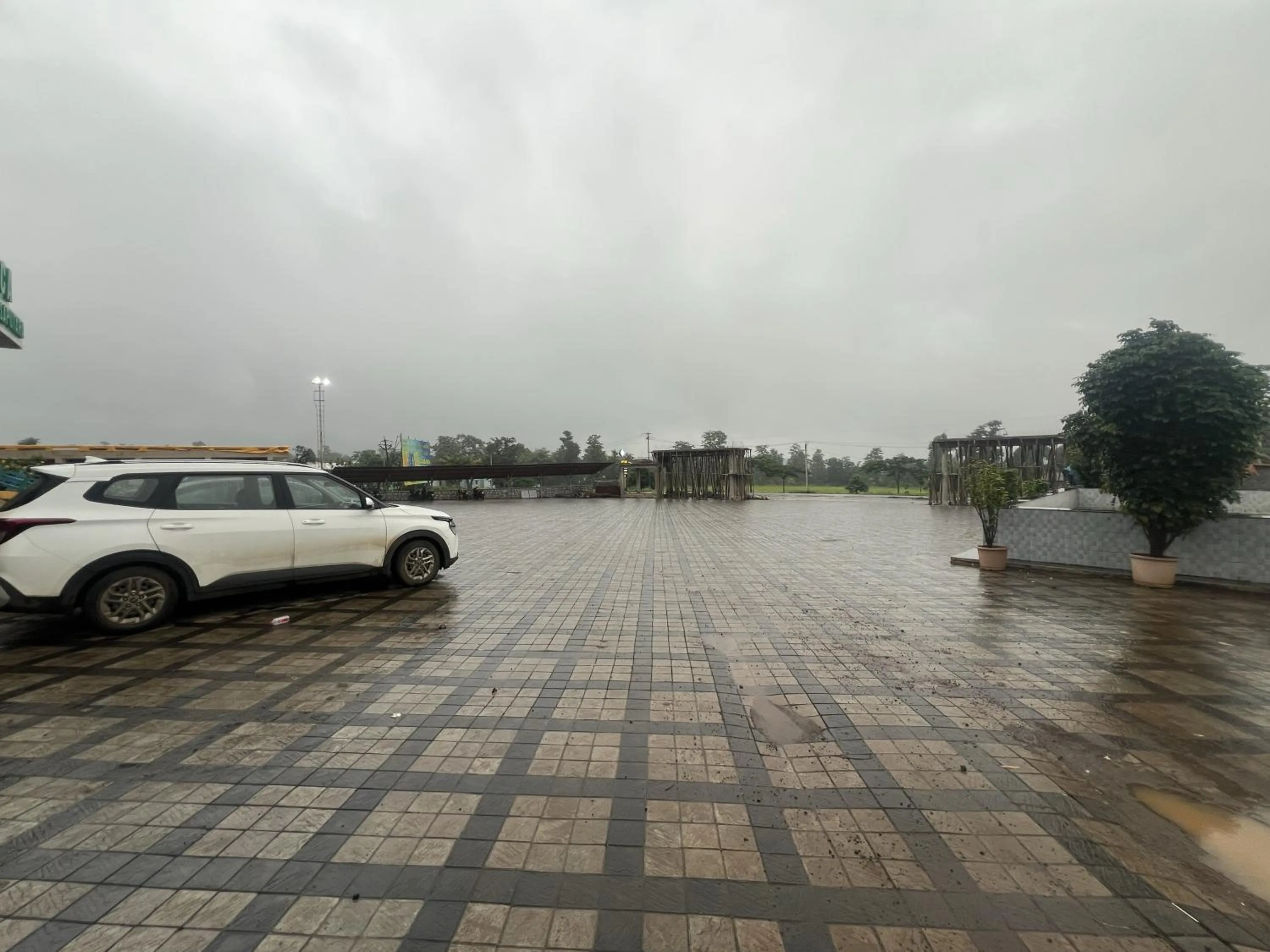 Parking in Daksh The Valley Resort - Saputara