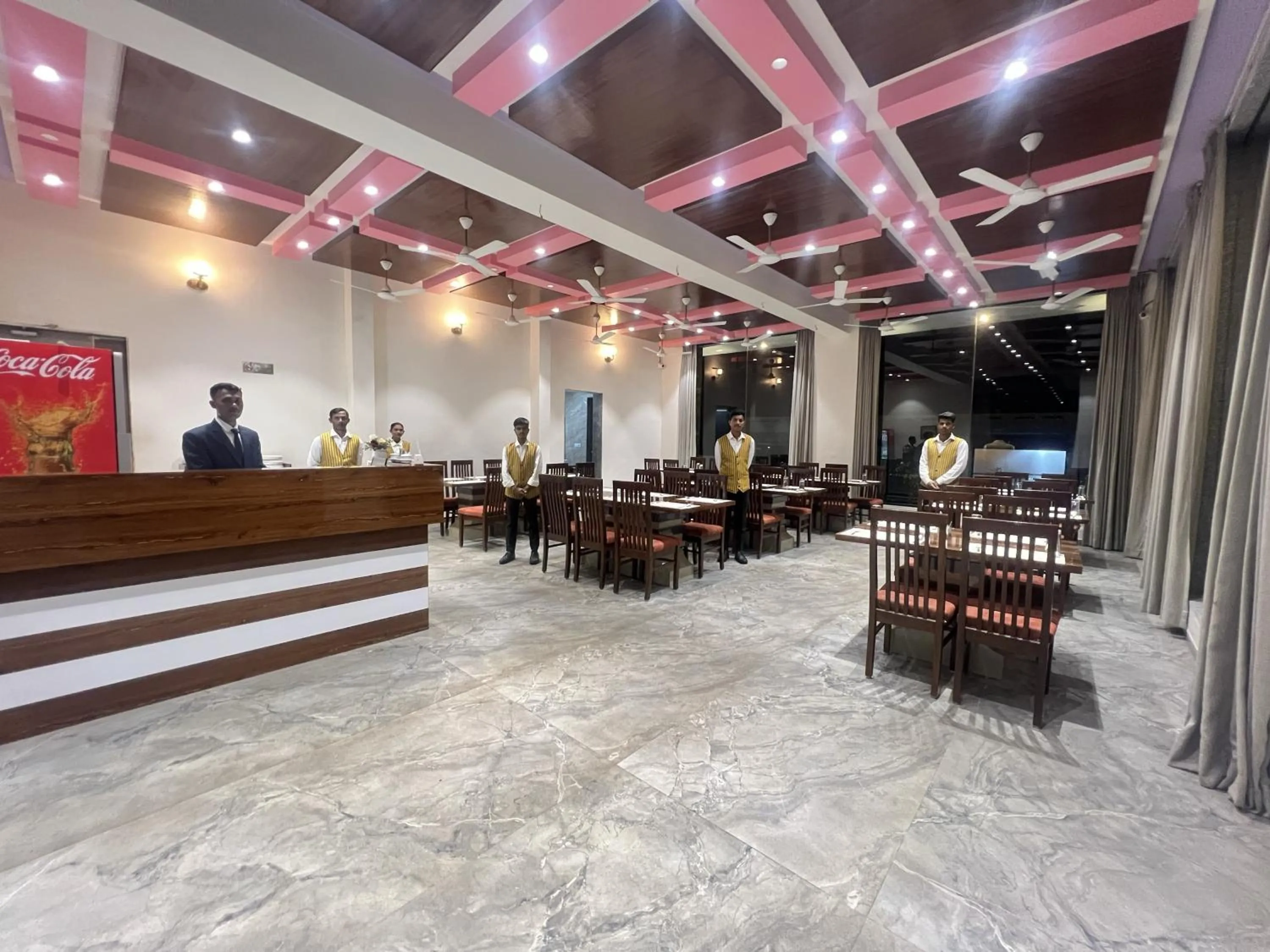 Restaurant/places to eat in Daksh The Valley Resort - Saputara