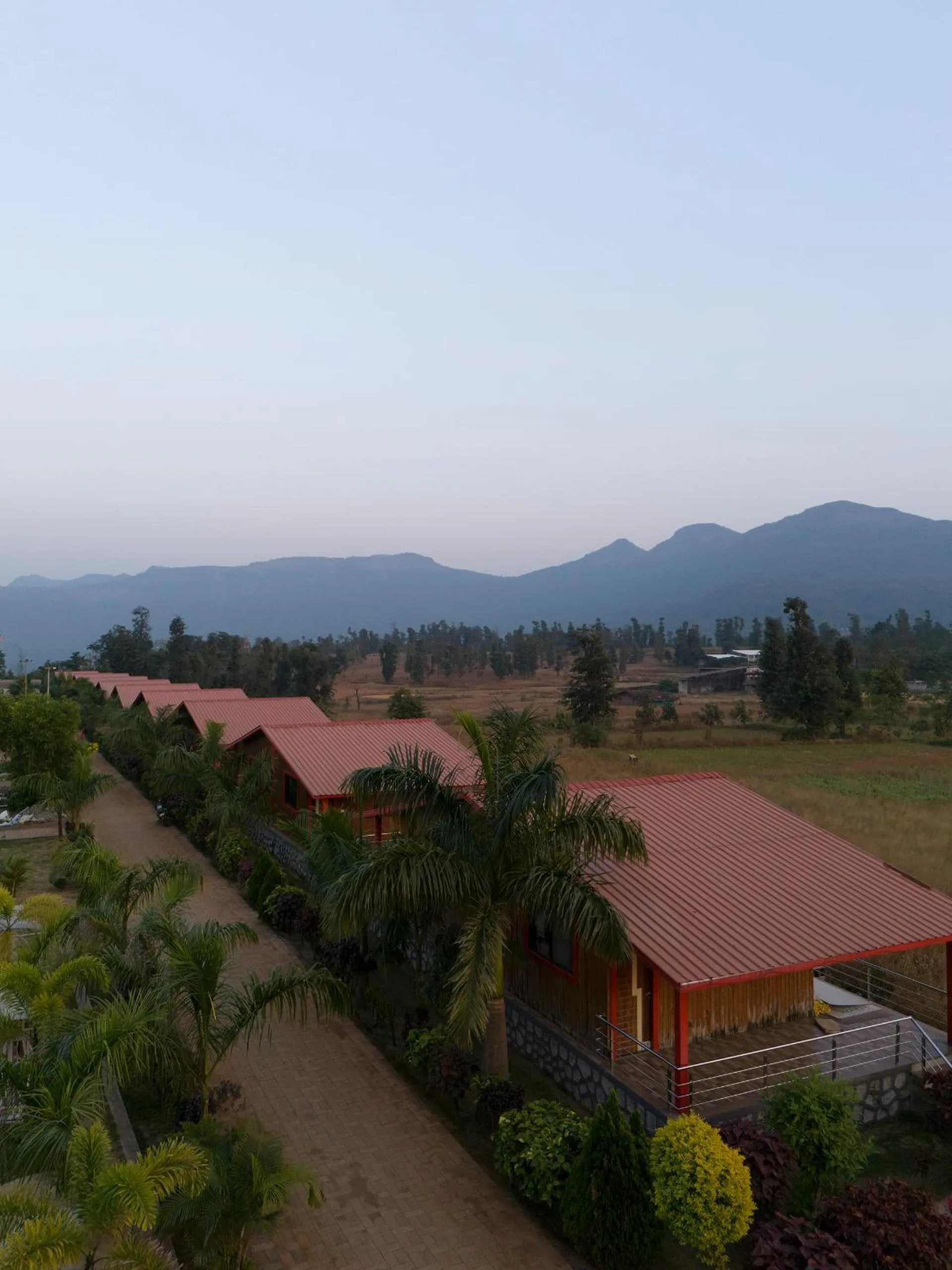Mountain view in Daksh The Valley Resort - Saputara