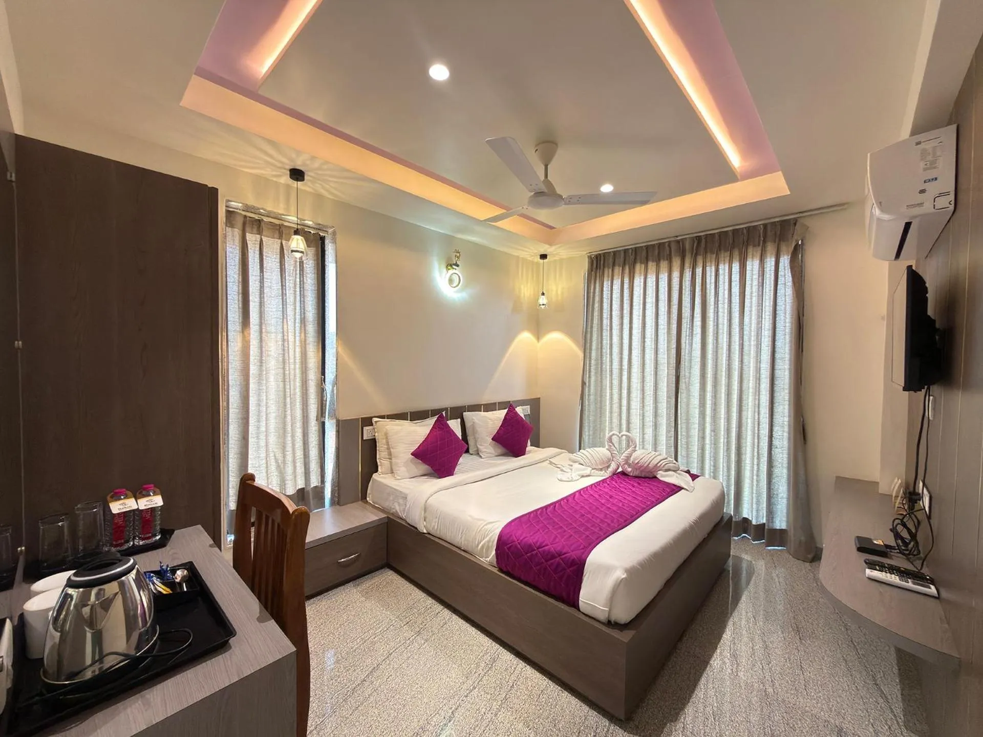 Bed in Daksh The Valley Resort - Saputara