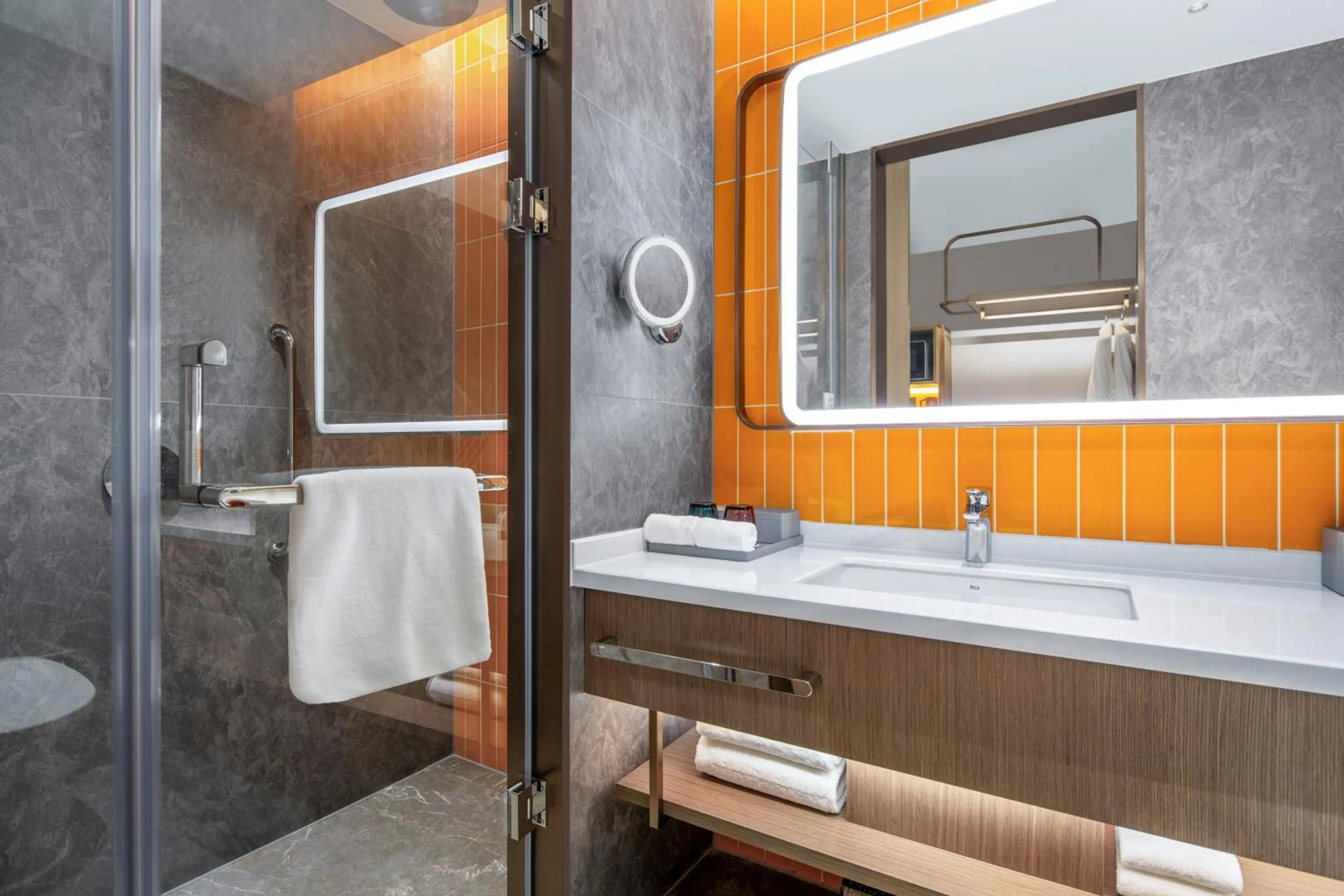 Bathroom in Home2 Suite by Hilton Foshan Lishui