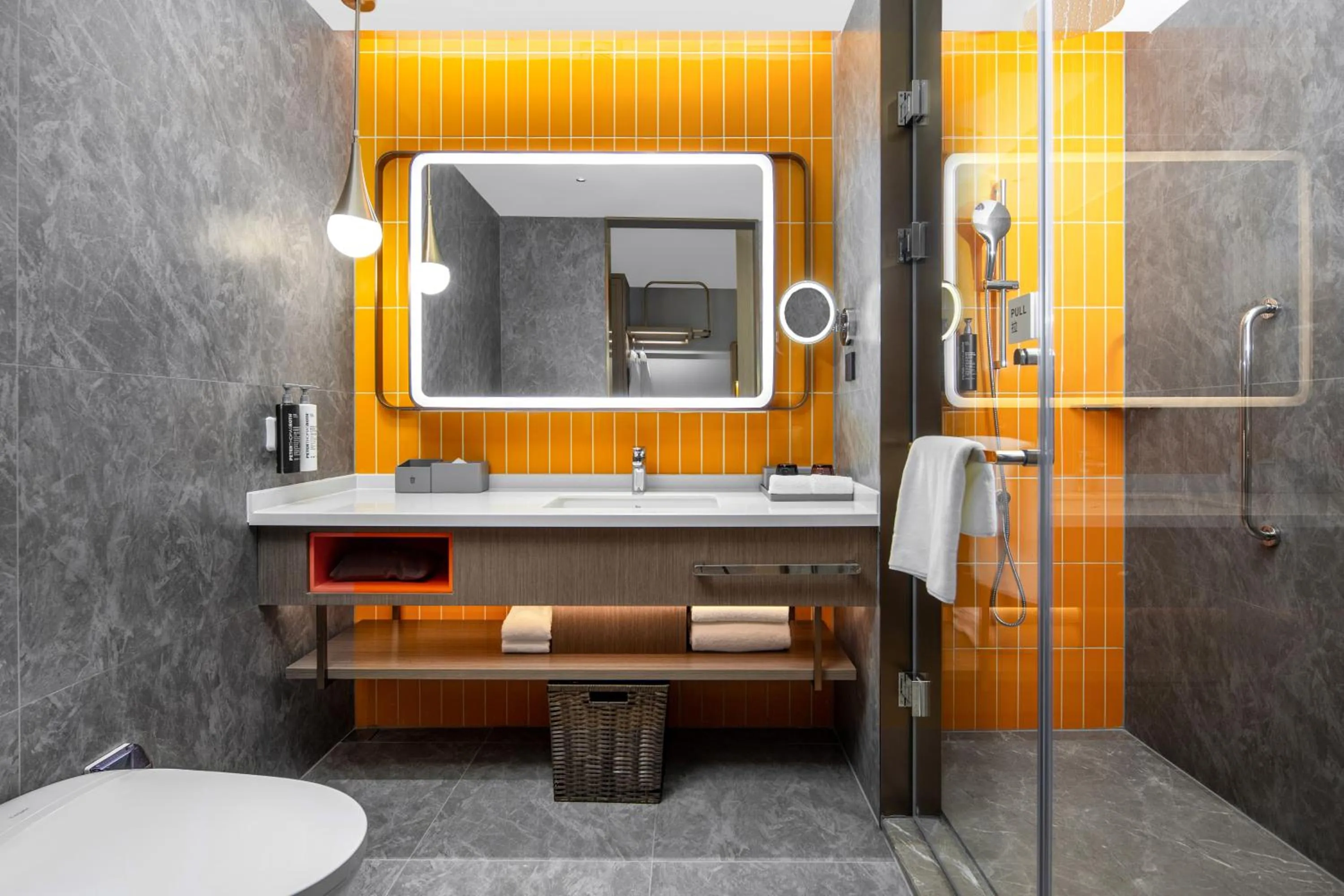 Shower in Home2 Suite by Hilton Foshan Lishui