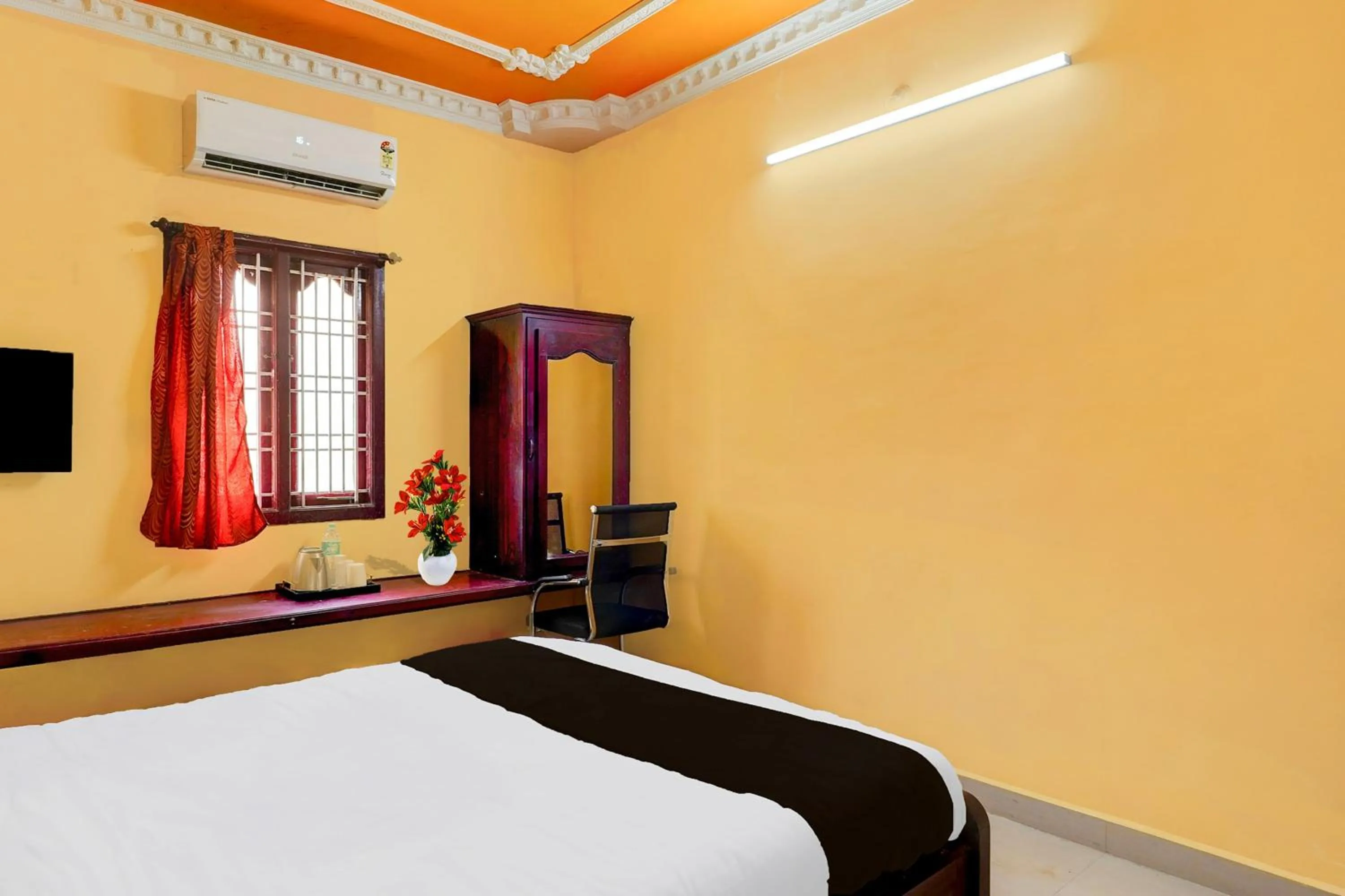 Bedroom, Bed in Super Hotel O Nemeli Road Sriram Nagar