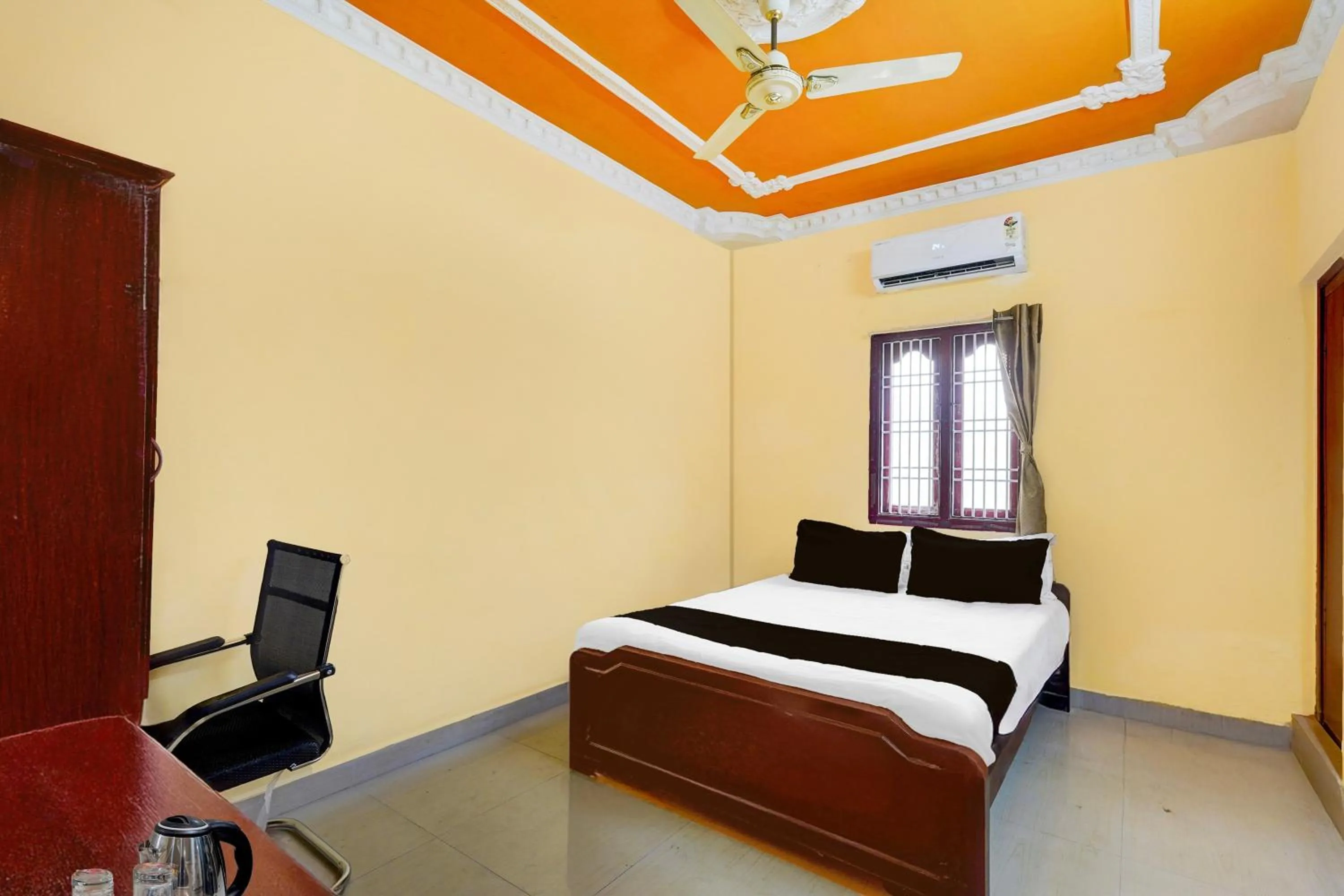 Bedroom, Bed in Super Hotel O Nemeli Road Sriram Nagar
