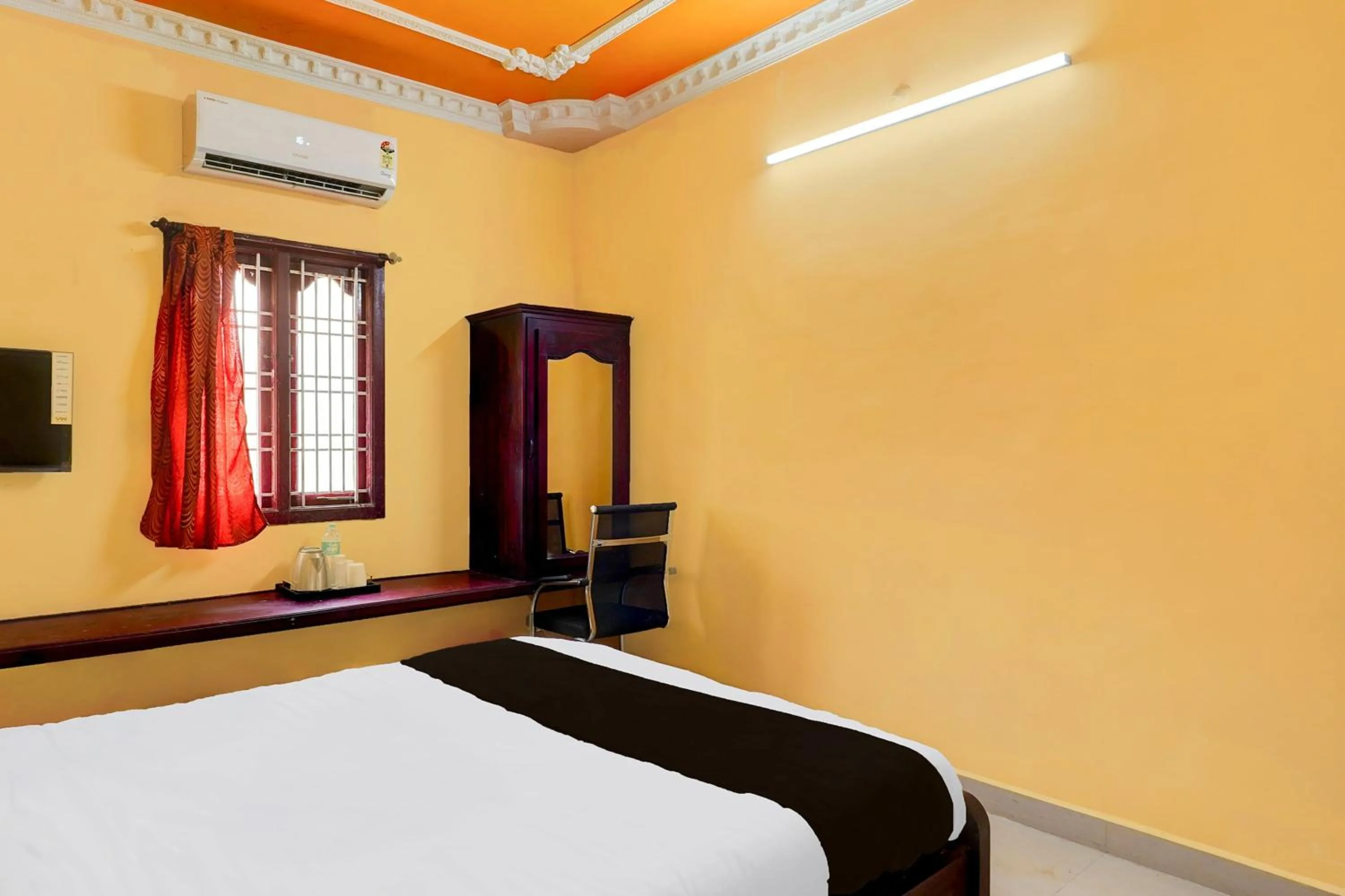 Bedroom, Bed in Super Hotel O Nemeli Road Sriram Nagar