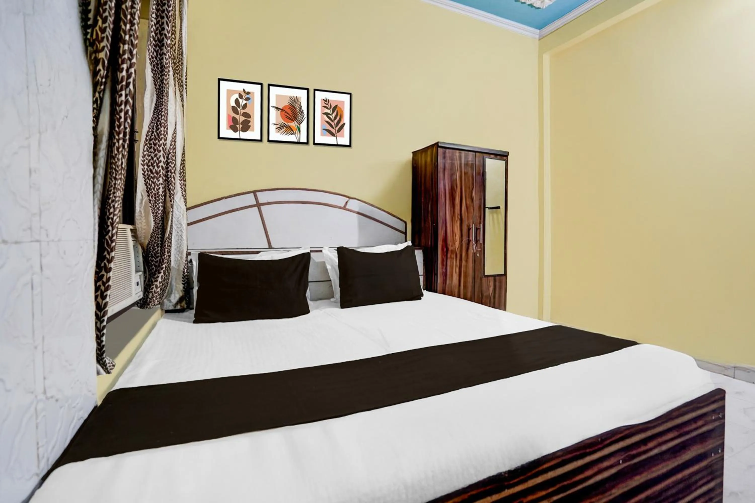 Bedroom, Bed in Hotel O Behror