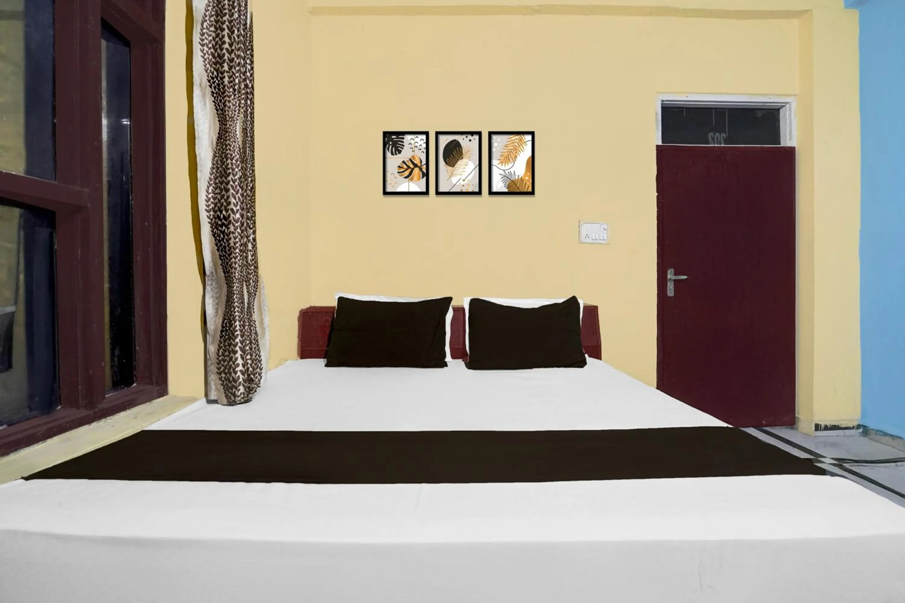 Bedroom, Bed in Hotel O Behror