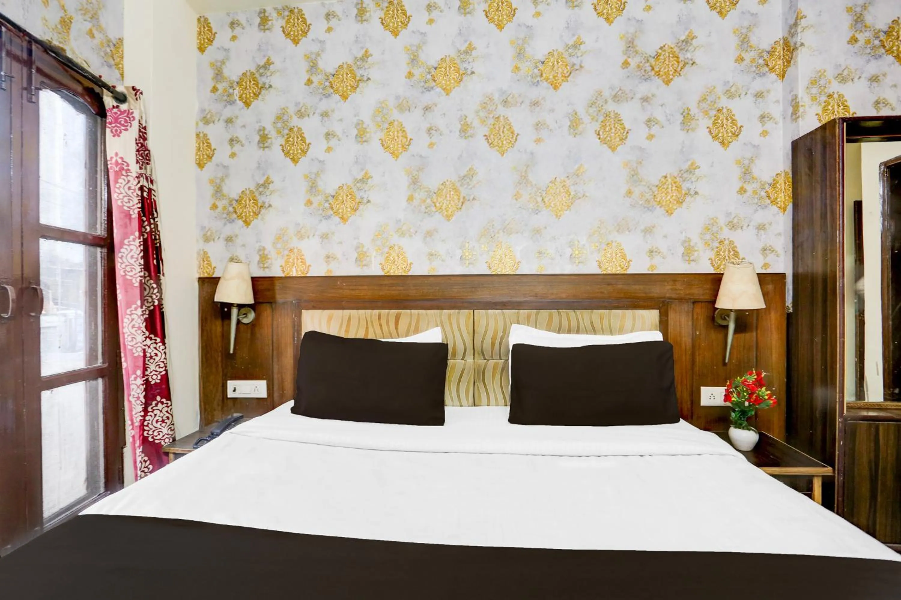 Bedroom, Bed in Super Hotel O Subhani Building Formerly Hotel Amandeep