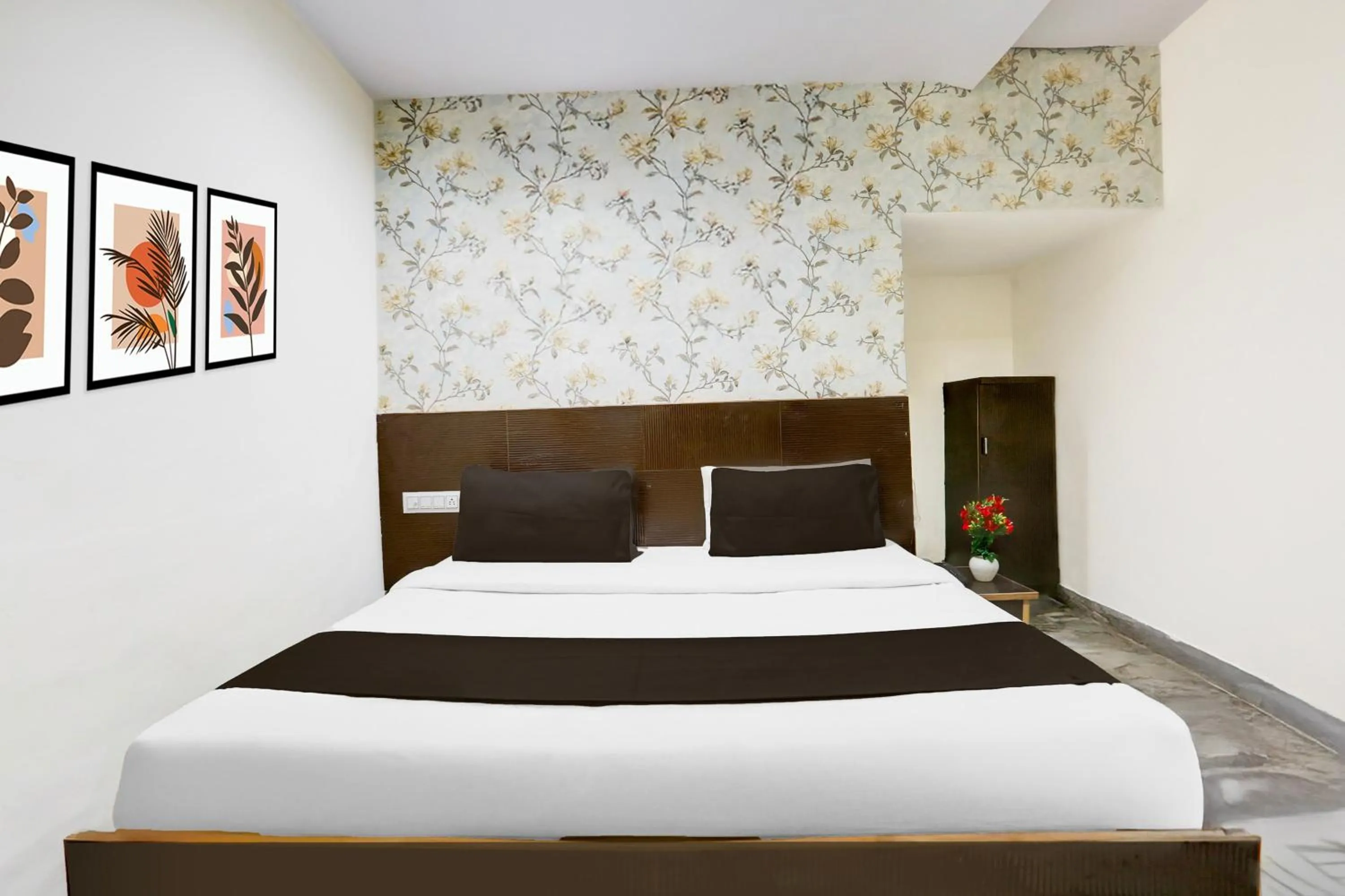 Bedroom, Bed in Super Hotel O Subhani Building Formerly Hotel Amandeep