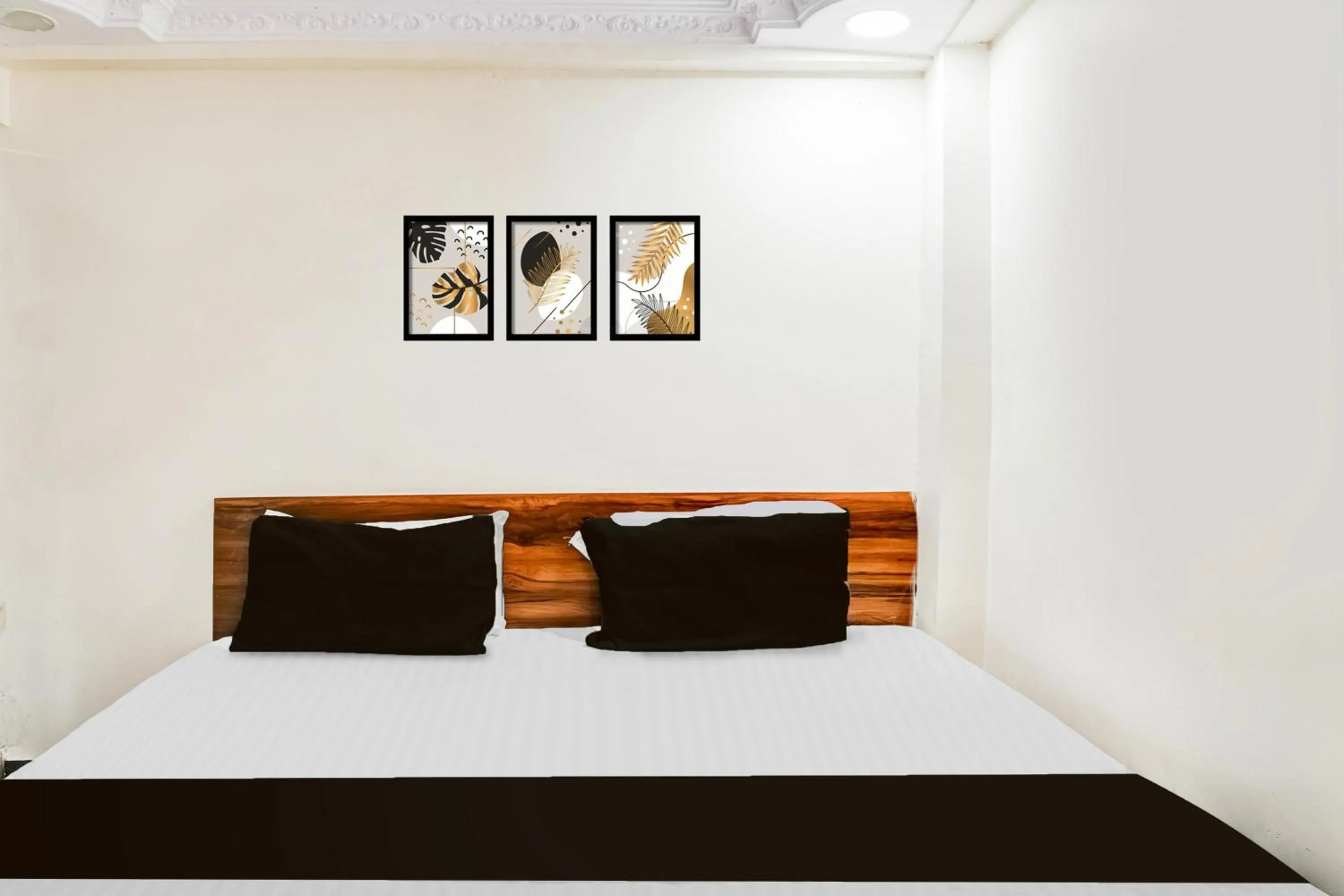 Bedroom, Bed in Super Hotel O Russel Chowk Formerly VN Residency Jabalpur