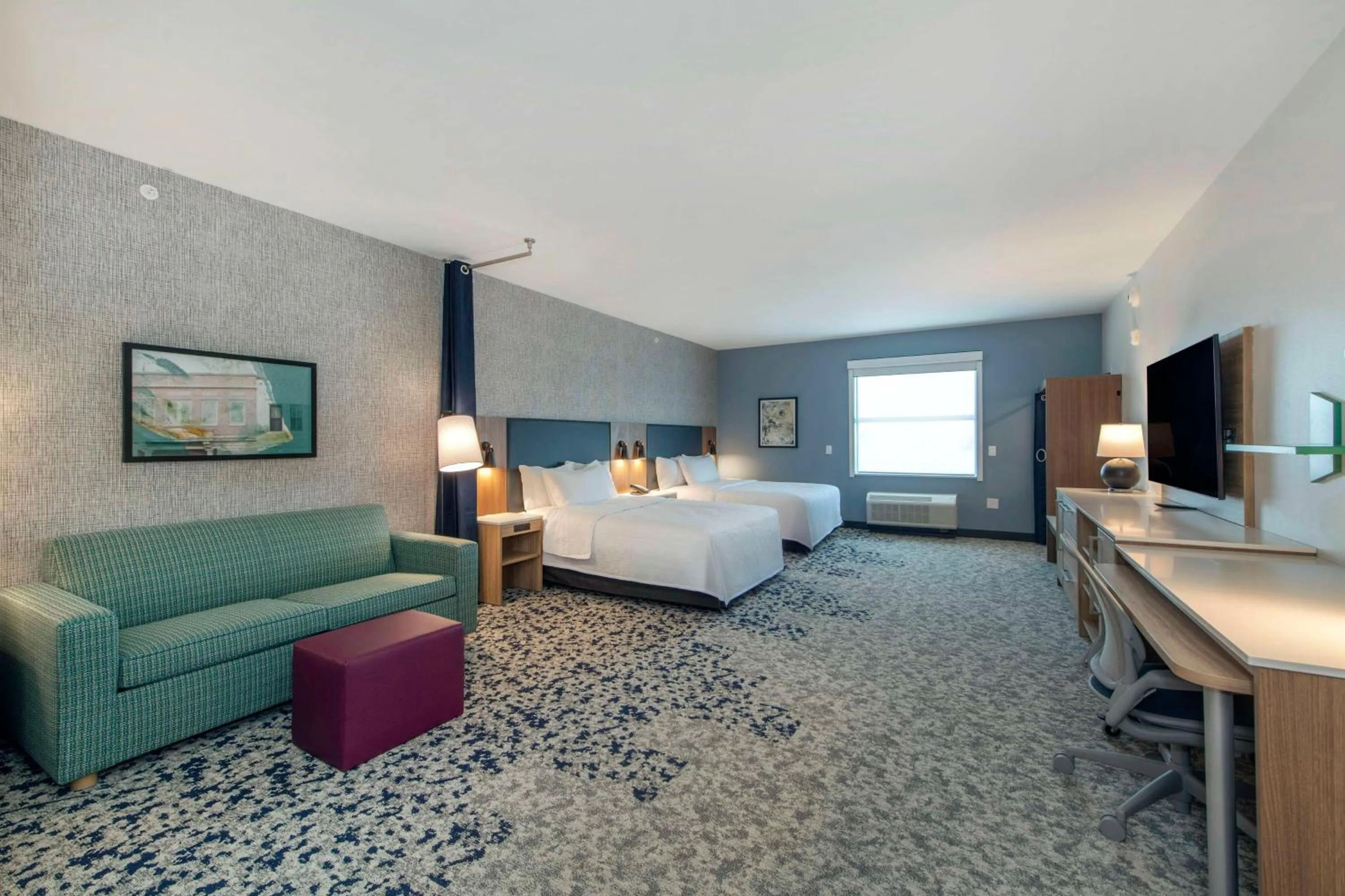 Living room, Bed in Home2 Suites By Hilton Lumberton