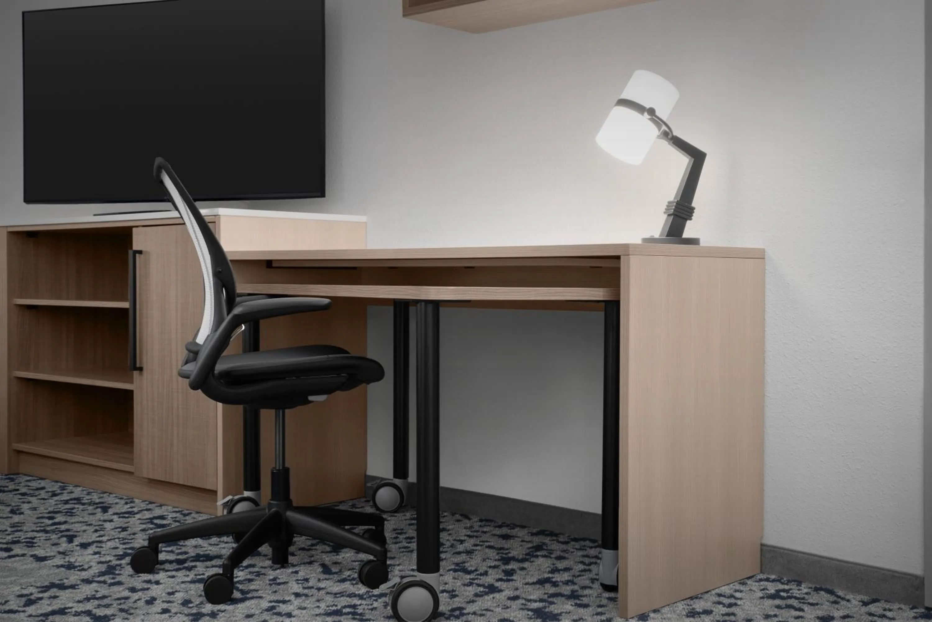 TV and multimedia in Home2 Suites By Hilton Lakeland North I-4