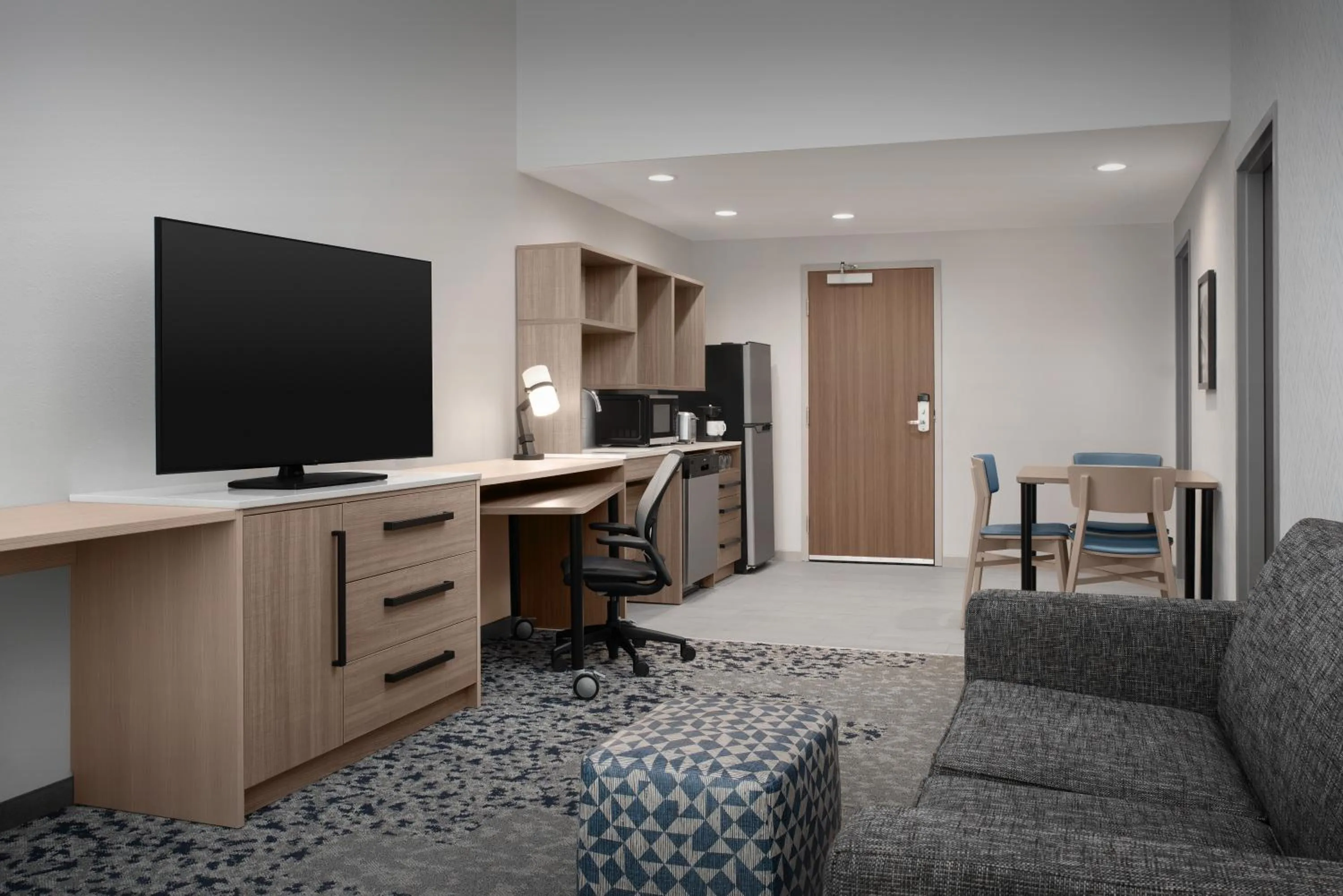 TV and multimedia in Home2 Suites By Hilton Lakeland North I-4