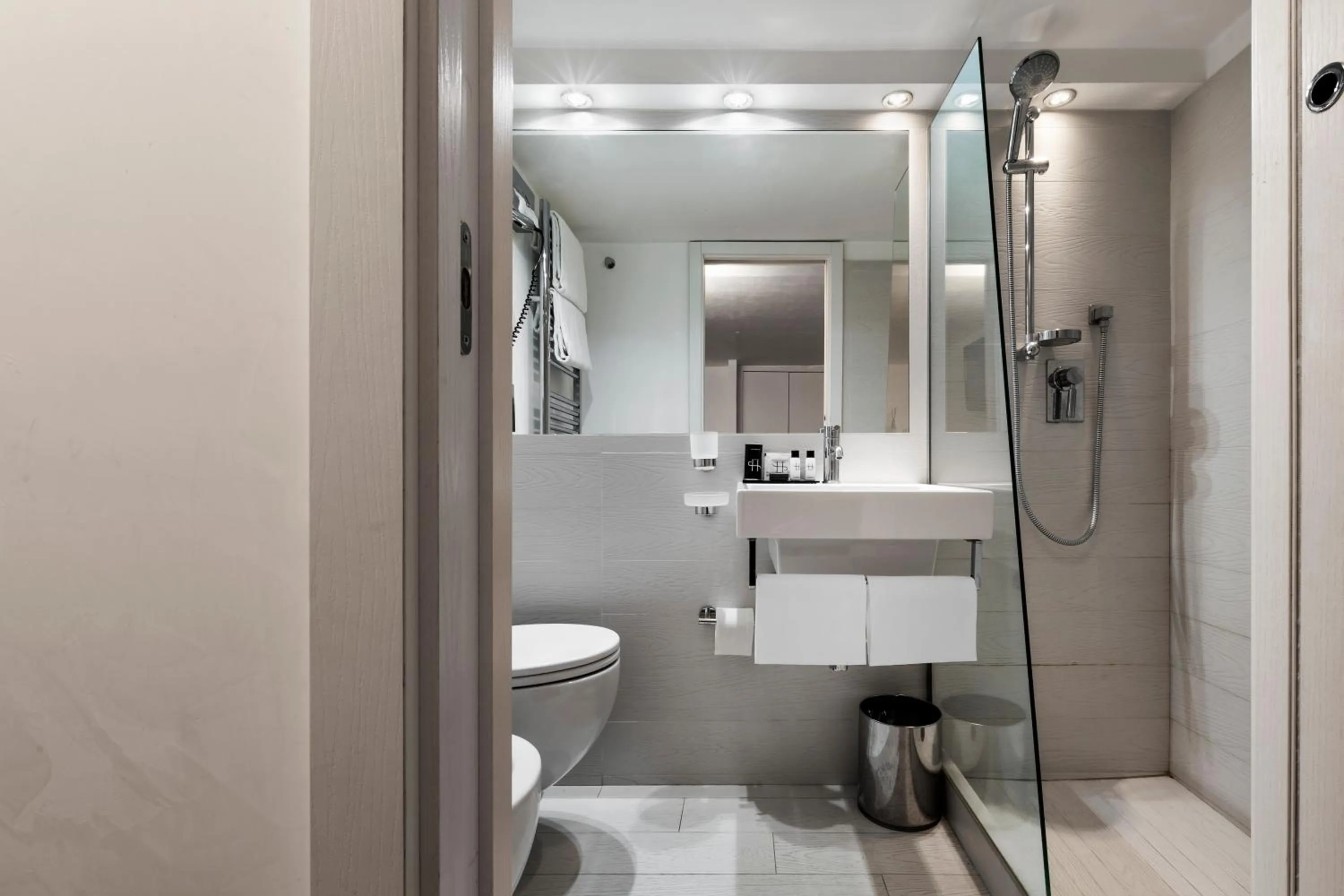 Bathroom in LHP Suite Roma Piazza del Popolo