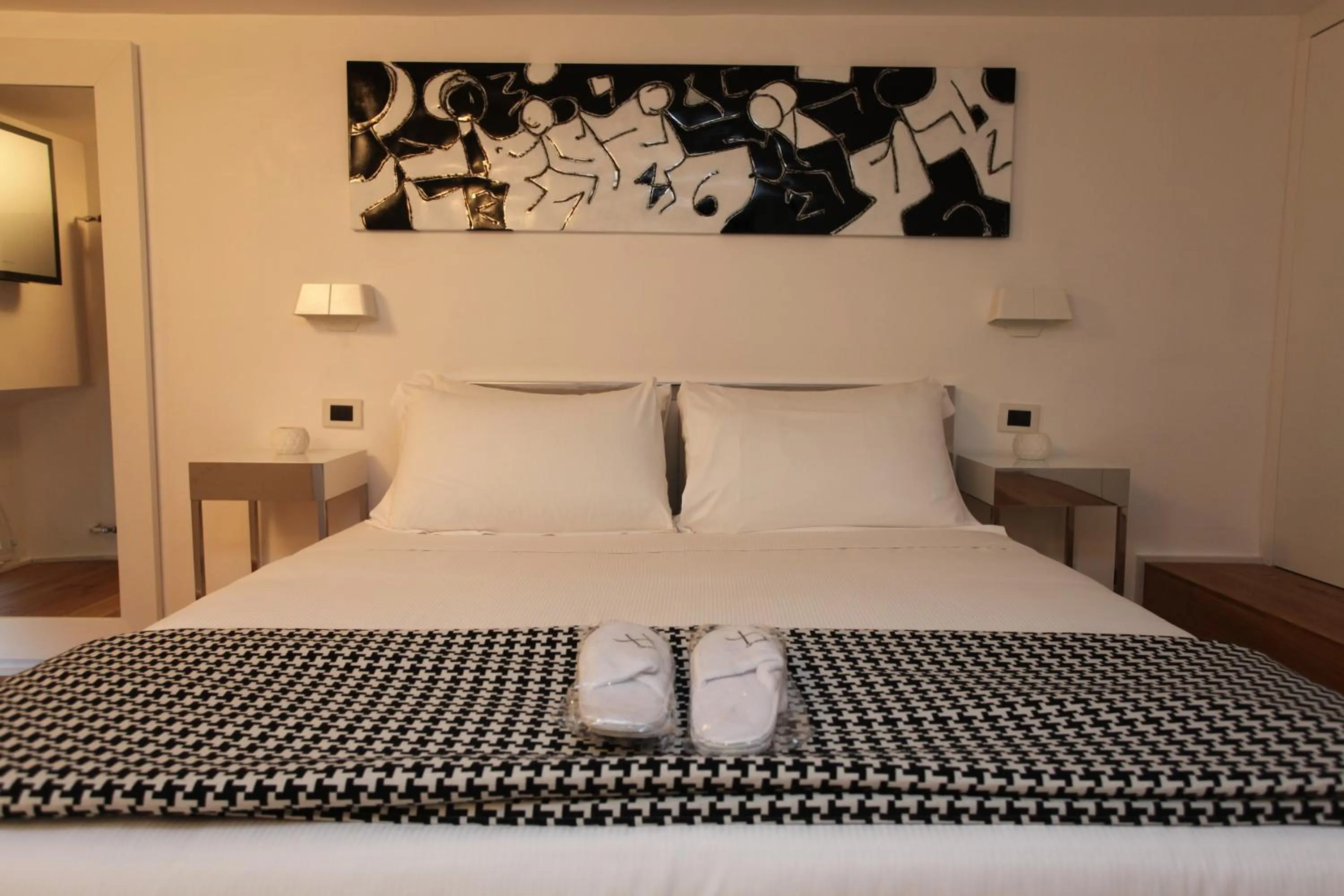 Photo of the whole room, Bed in LHP Suite Roma Piazza del Popolo