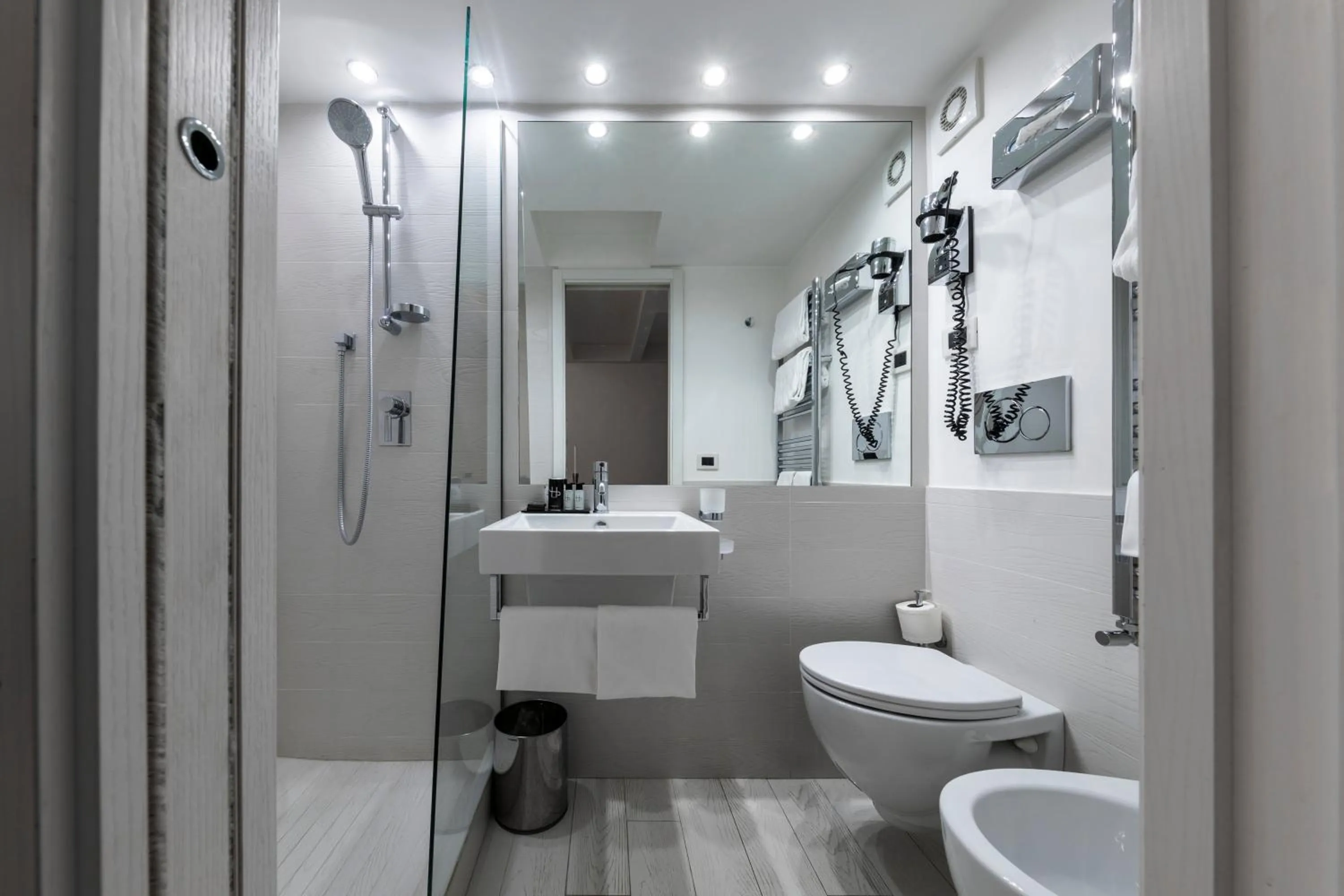 Bathroom in LHP Suite Roma Piazza del Popolo